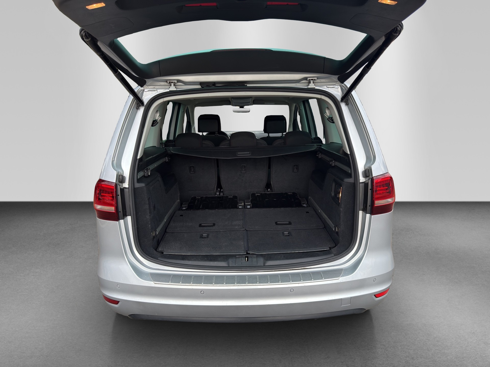 VW Sharan 2.0 TDI BMT Allstar DSG-image-17