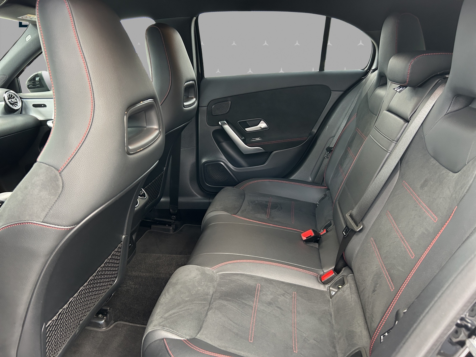 MERCEDES-BENZ A 250 4Matic AMG Line 4Matic 7G-DCT-image-13