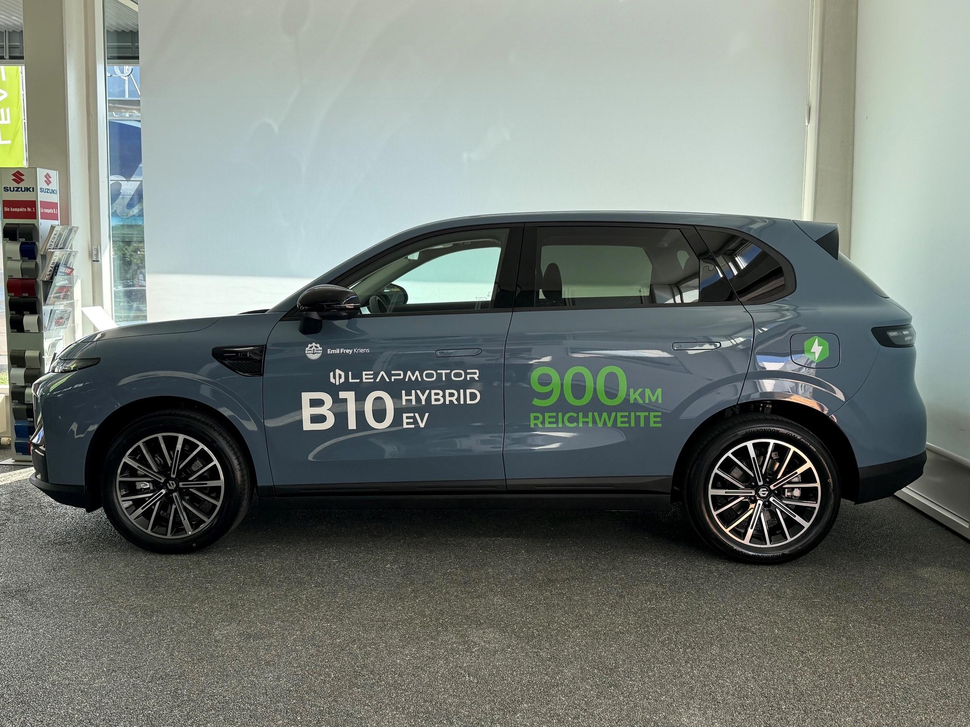 LEAPMOTOR B10 1.5 Hybrid EV-showroom-element-2