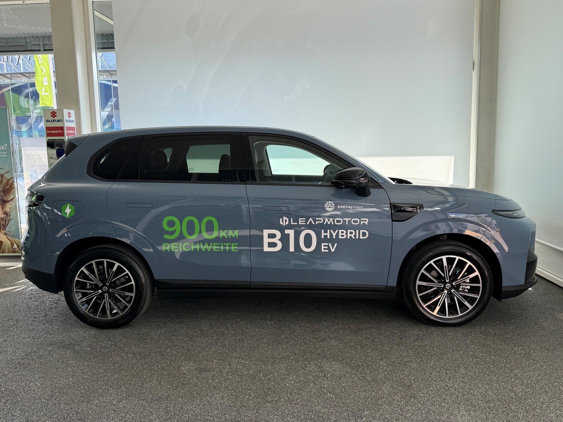 LEAPMOTOR B10 1.5 Hybrid EV-showroom-element-3