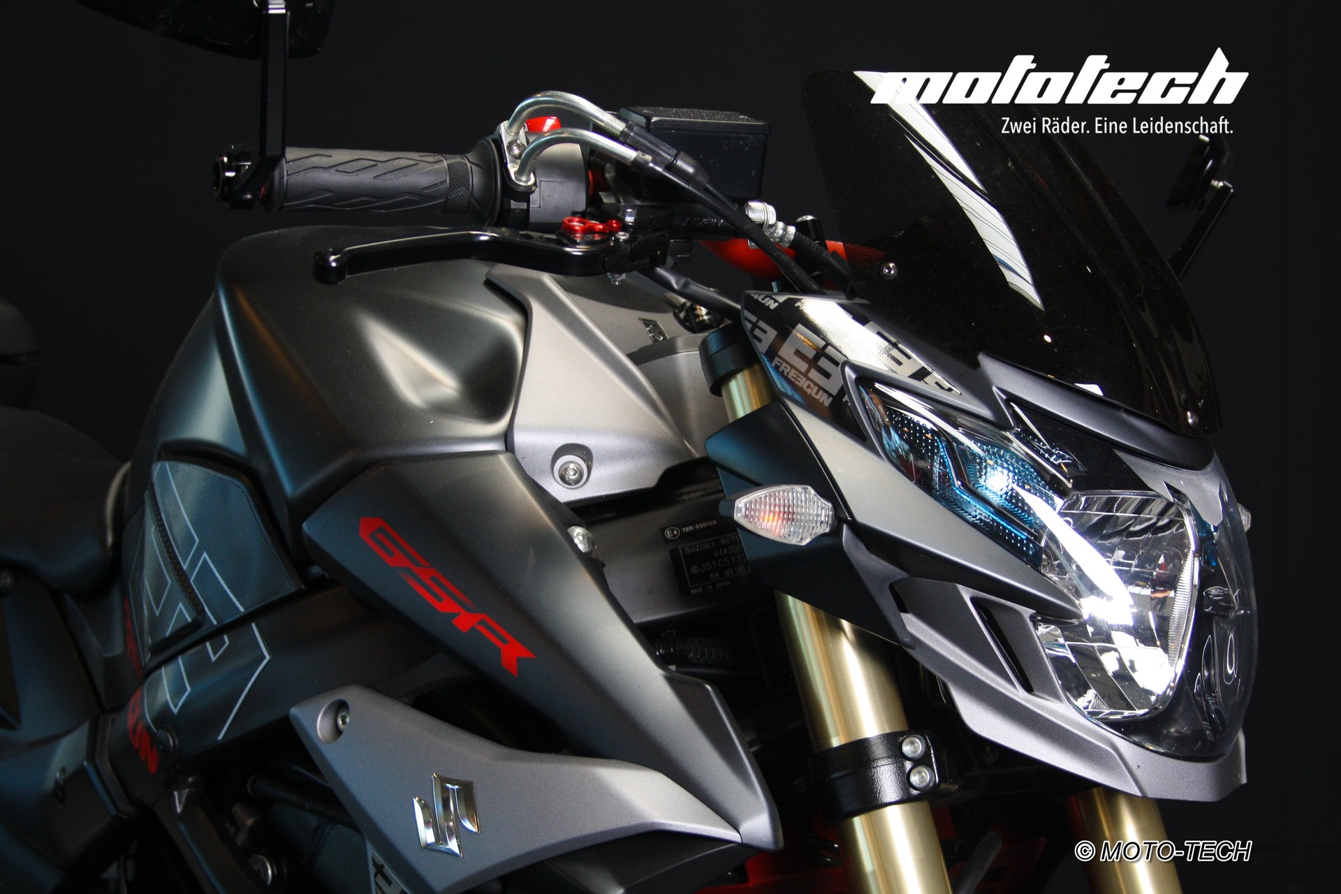 SUZUKI GSR 750 ABS Freegun-image-6