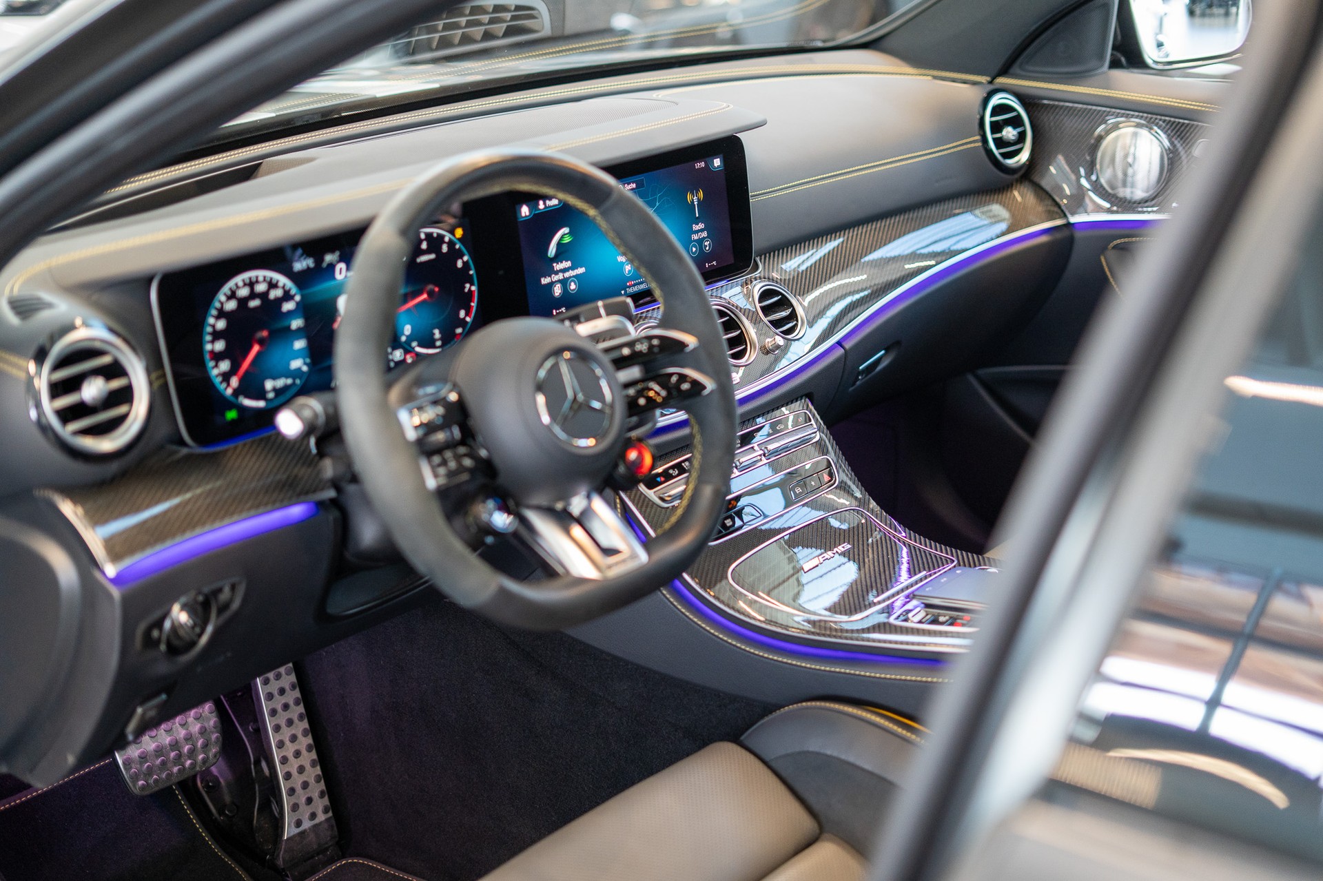 MERCEDES-BENZ E 63 S AMG 4matic+ / Final Edition 1 of 999 / Panorama-Schiebedach / Head-Up Display / Burmester-image-11