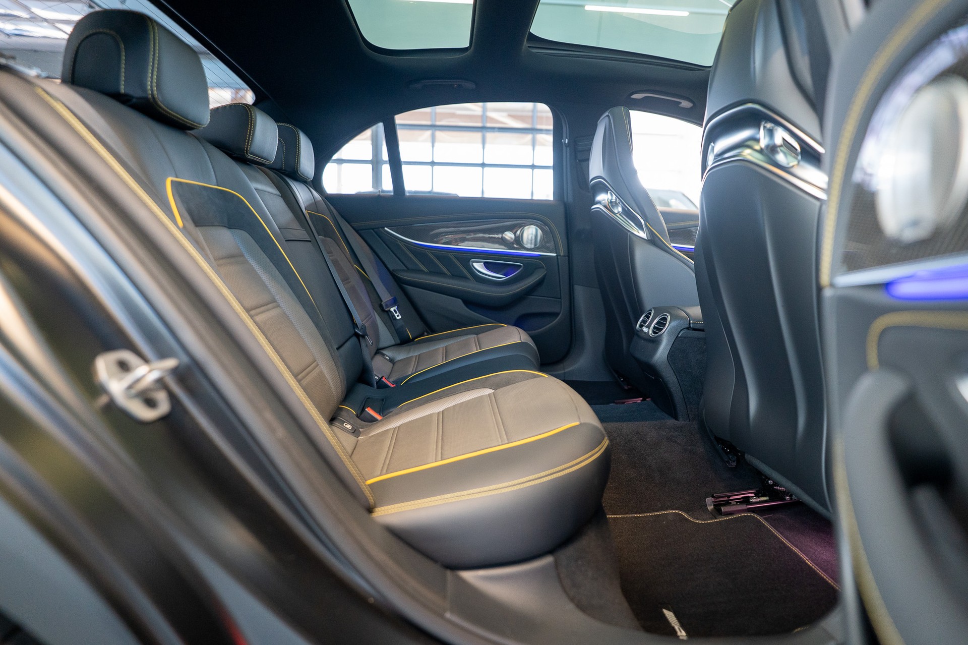 MERCEDES-BENZ E 63 S AMG 4matic+ / Final Edition 1 of 999 / Panorama-Schiebedach / Head-Up Display / Burmester-image-15