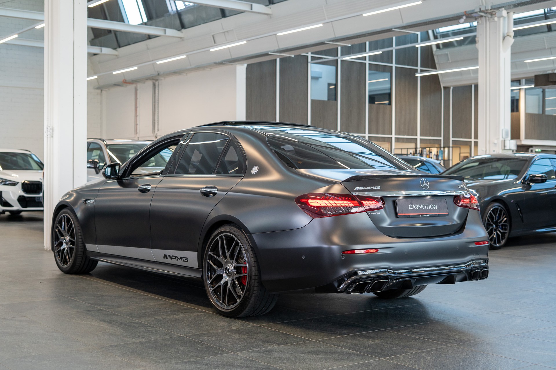 MERCEDES-BENZ E 63 S AMG 4matic+ / Final Edition 1 of 999 / Panorama-Schiebedach / Head-Up Display / Burmester-showroom-element-3