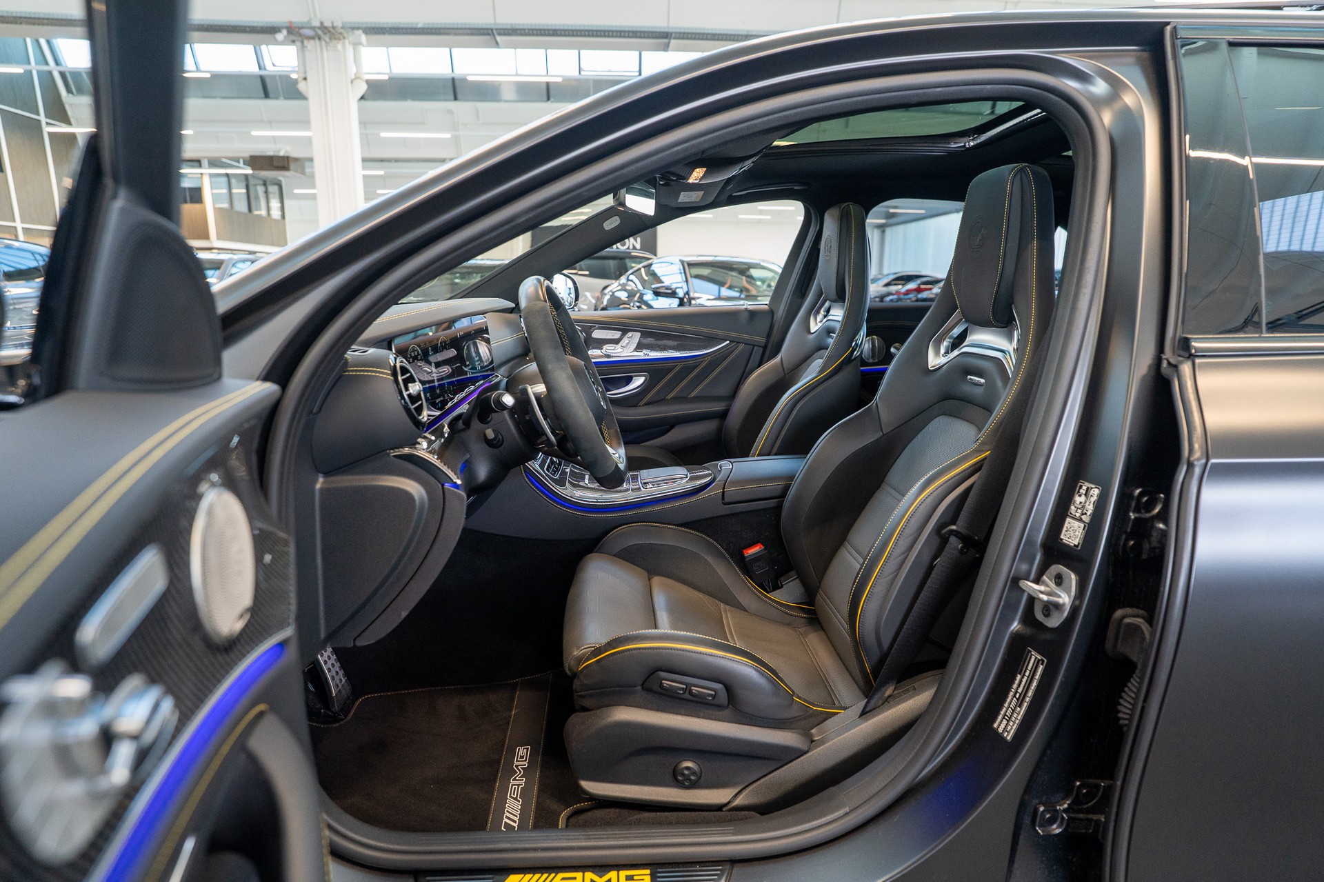 MERCEDES-BENZ E 63 S AMG 4matic+ / Final Edition 1 of 999 / Panorama-Schiebedach / Head-Up Display / Burmester-image-12