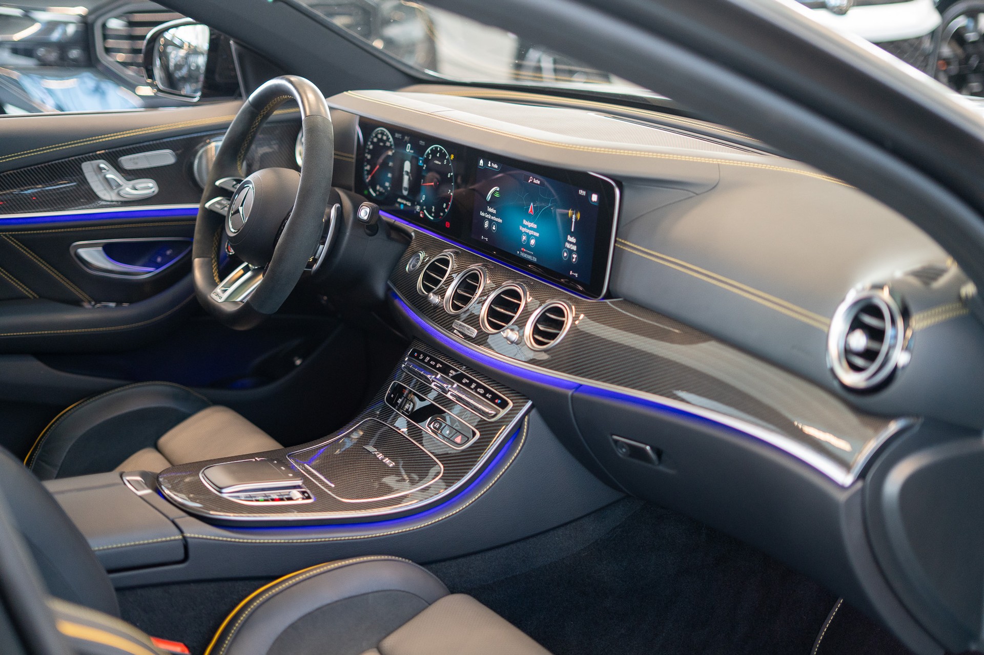 MERCEDES-BENZ E 63 S AMG 4matic+ / Final Edition 1 of 999 / Panorama-Schiebedach / Head-Up Display / Burmester-image-17