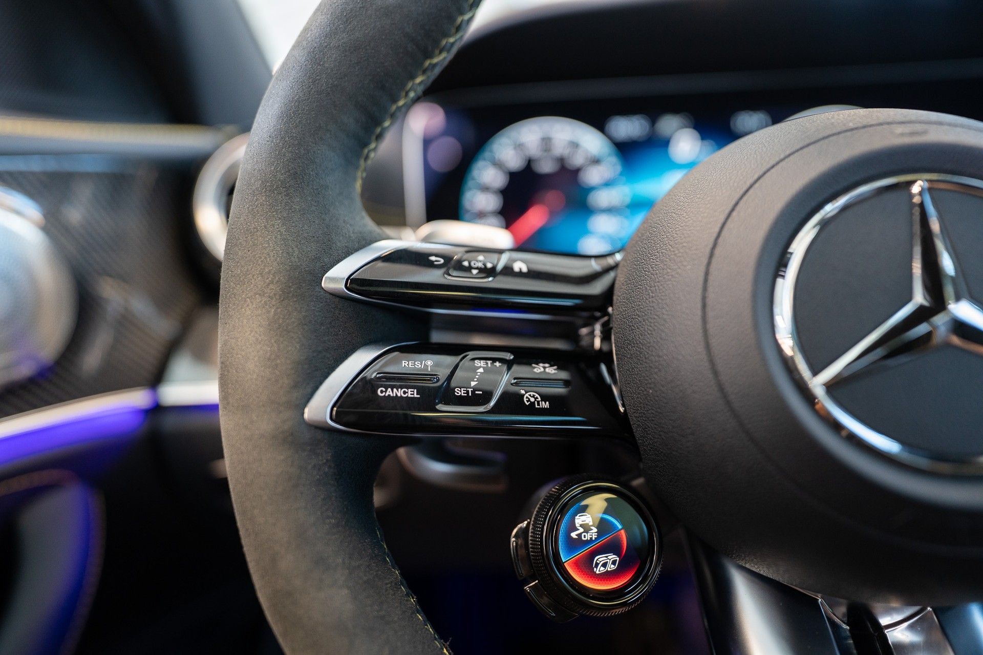 MERCEDES-BENZ E 63 S AMG 4matic+ / Final Edition 1 of 999 / Panorama-Schiebedach / Head-Up Display / Burmester-image-25