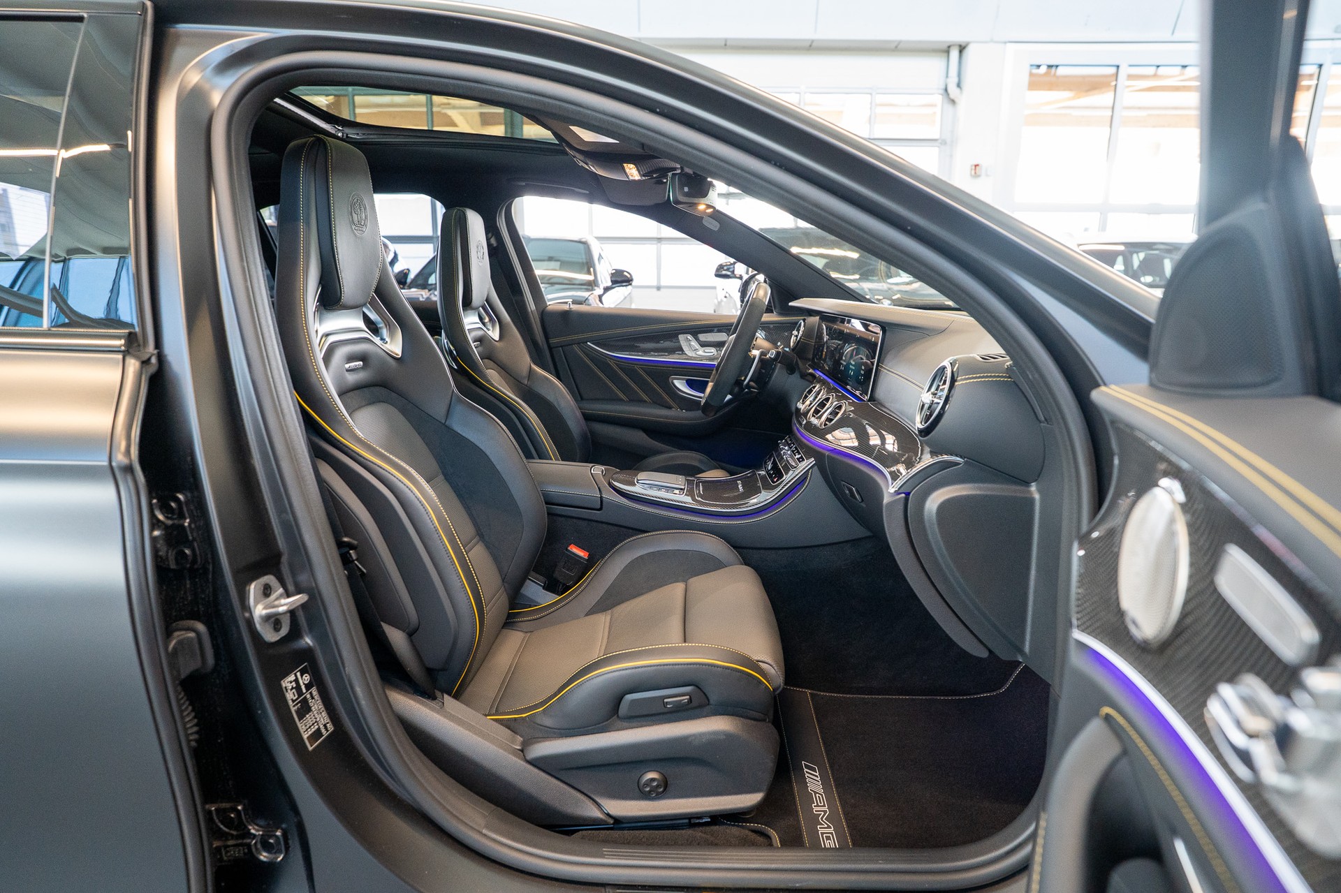 MERCEDES-BENZ E 63 S AMG 4matic+ / Final Edition 1 of 999 / Panorama-Schiebedach / Head-Up Display / Burmester-image-16