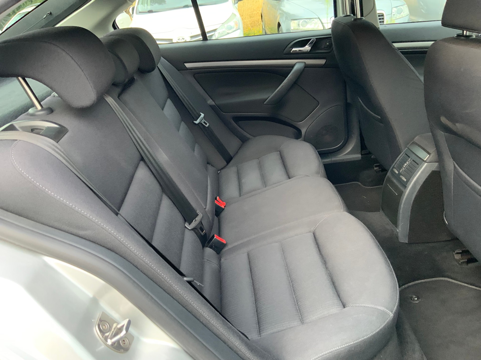 SKODA Octavia 1.6 FSI Elegance-image-11