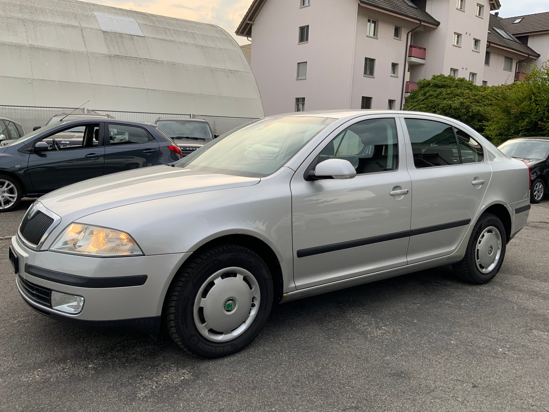SKODA Octavia 1.6 FSI Elegance-image-1
