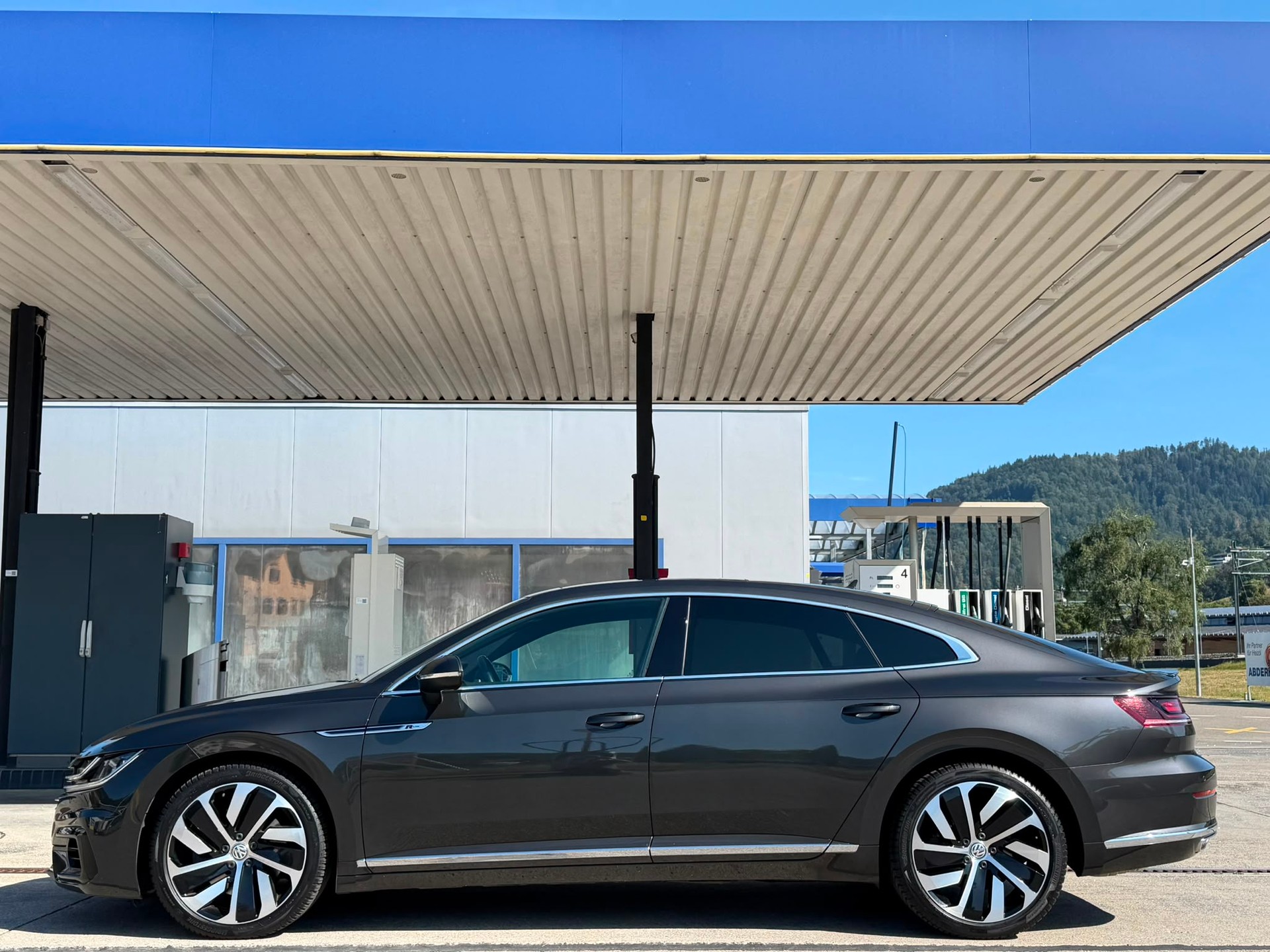 VW Arteon 2.0 TSI BMT R-Line 4Motion DSG *Standheizung**Glasschiebedach**Assistenzpaket**Surroundkamera**DynaudioSoundsystem*-showroom-element-3
