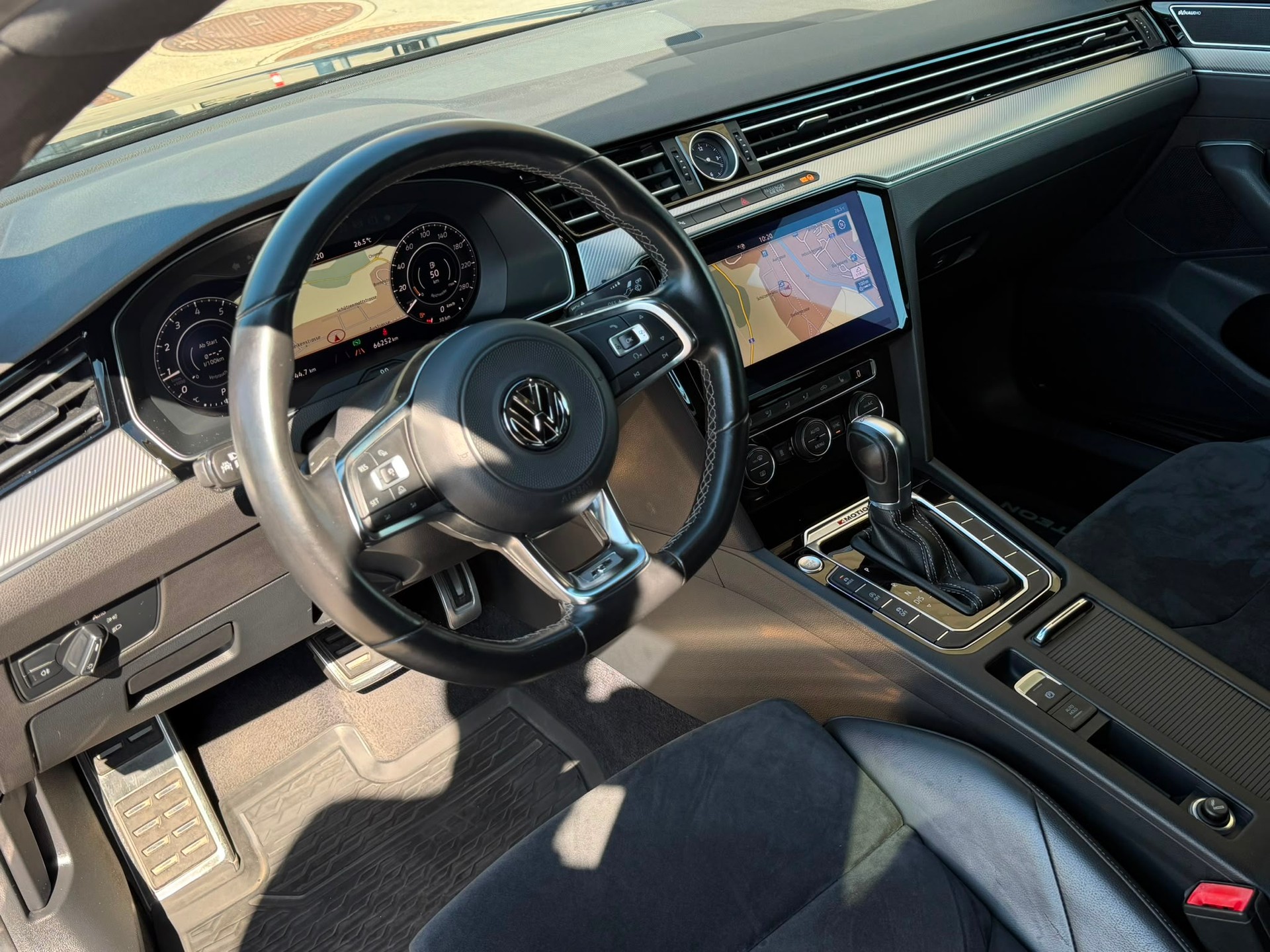 VW Arteon 2.0 TSI BMT R-Line 4Motion DSG *Standheizung**Glasschiebedach**Assistenzpaket**Surroundkamera**DynaudioSoundsystem*-image-6