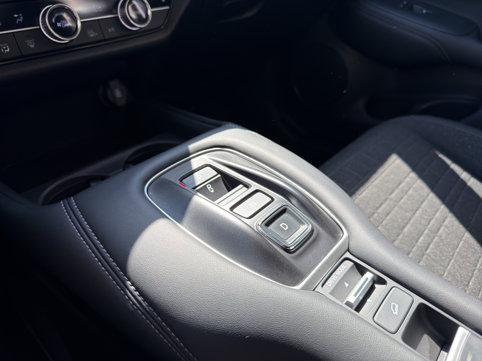 HONDA ZR-V 2.0i MMD Hybrid Elegance Automatic-image-8