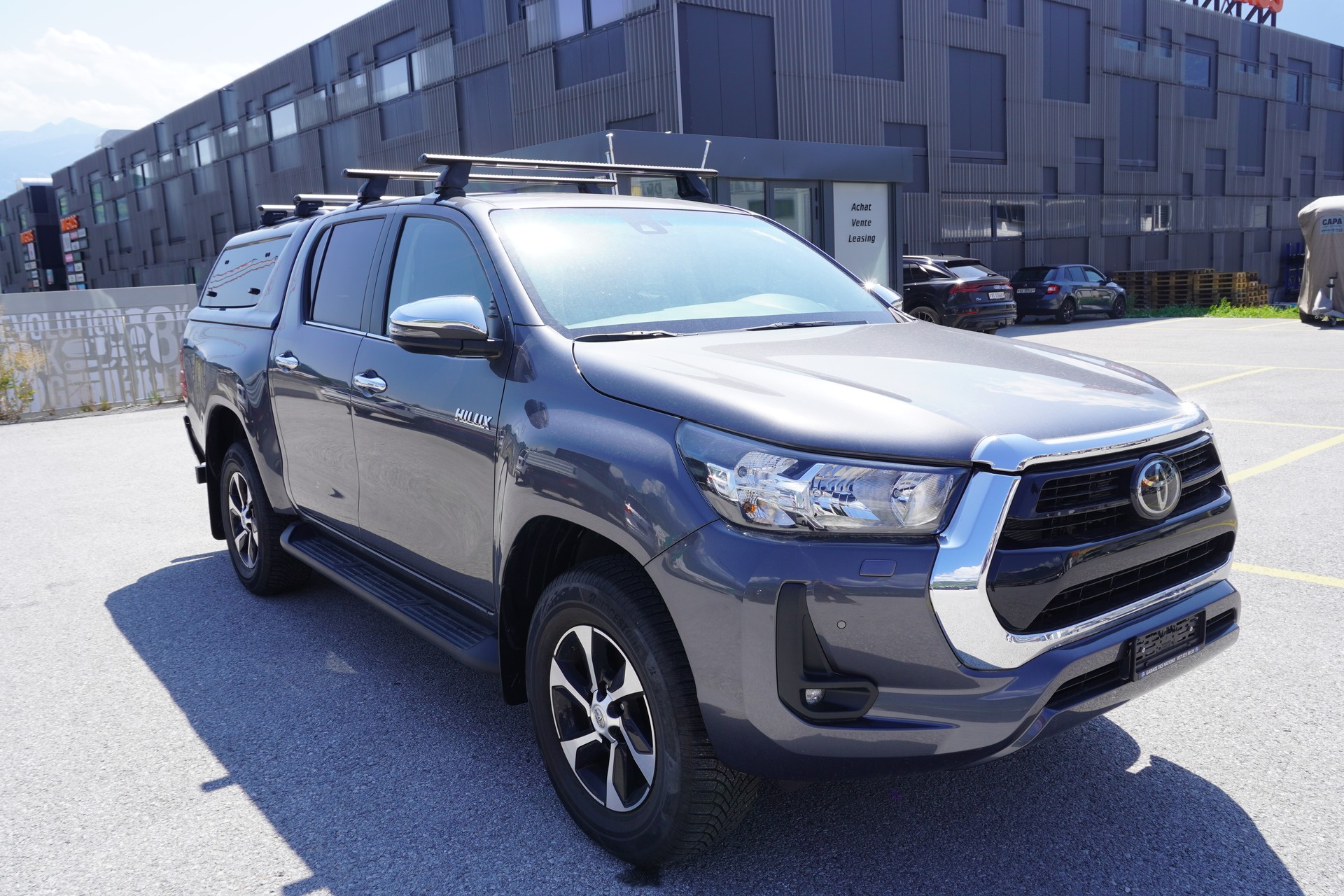TOYOTA Hilux 2.8d MHEV Style Double Cab 4x4-showroom-element-3
