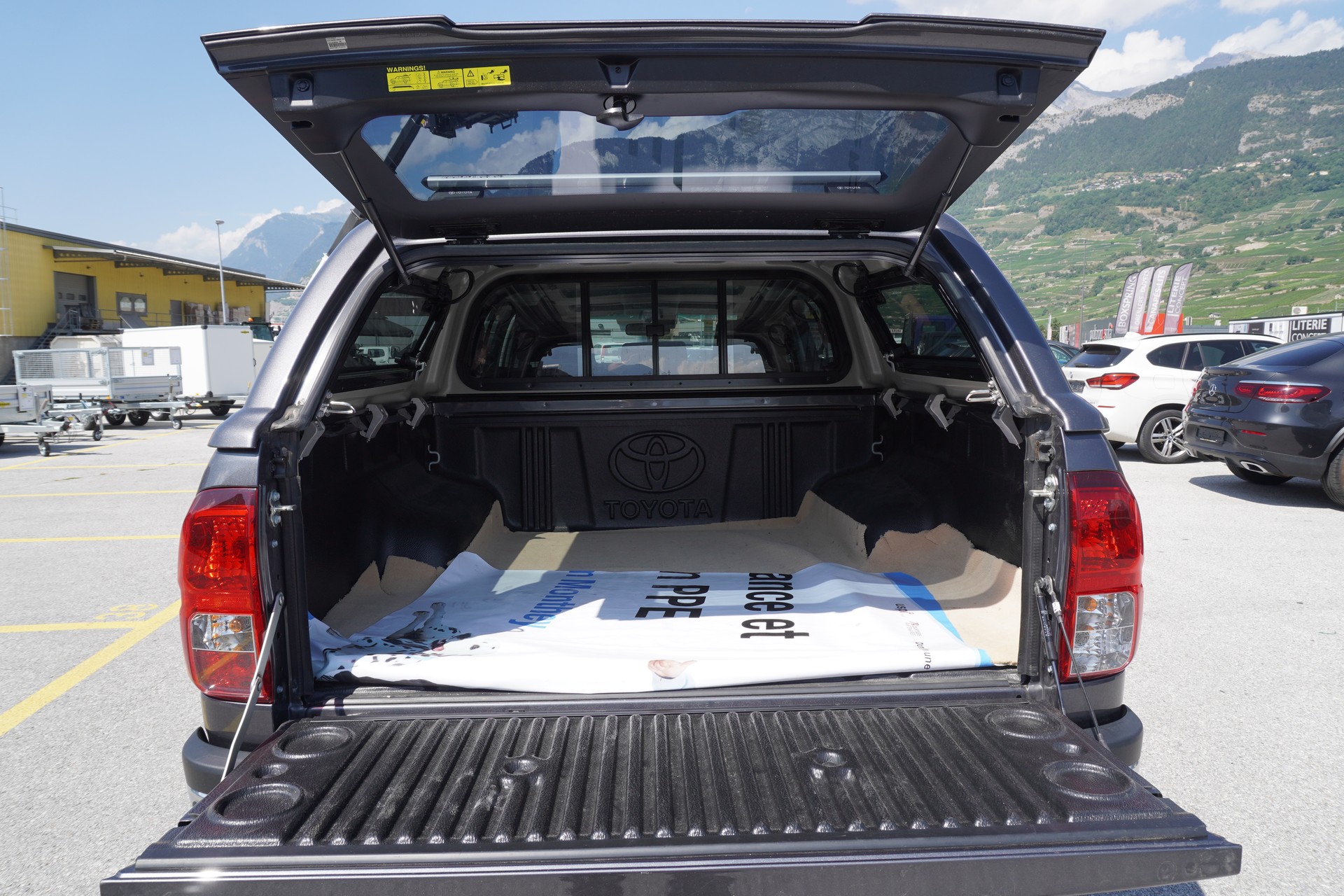 TOYOTA Hilux 2.8d MHEV Style Double Cab 4x4-image-4