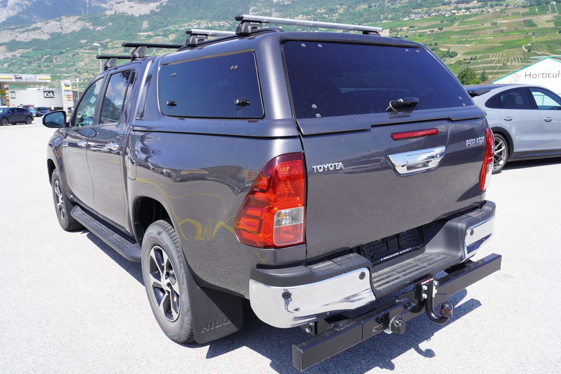 TOYOTA Hilux 2.8d MHEV Style Double Cab 4x4-showroom-element-1