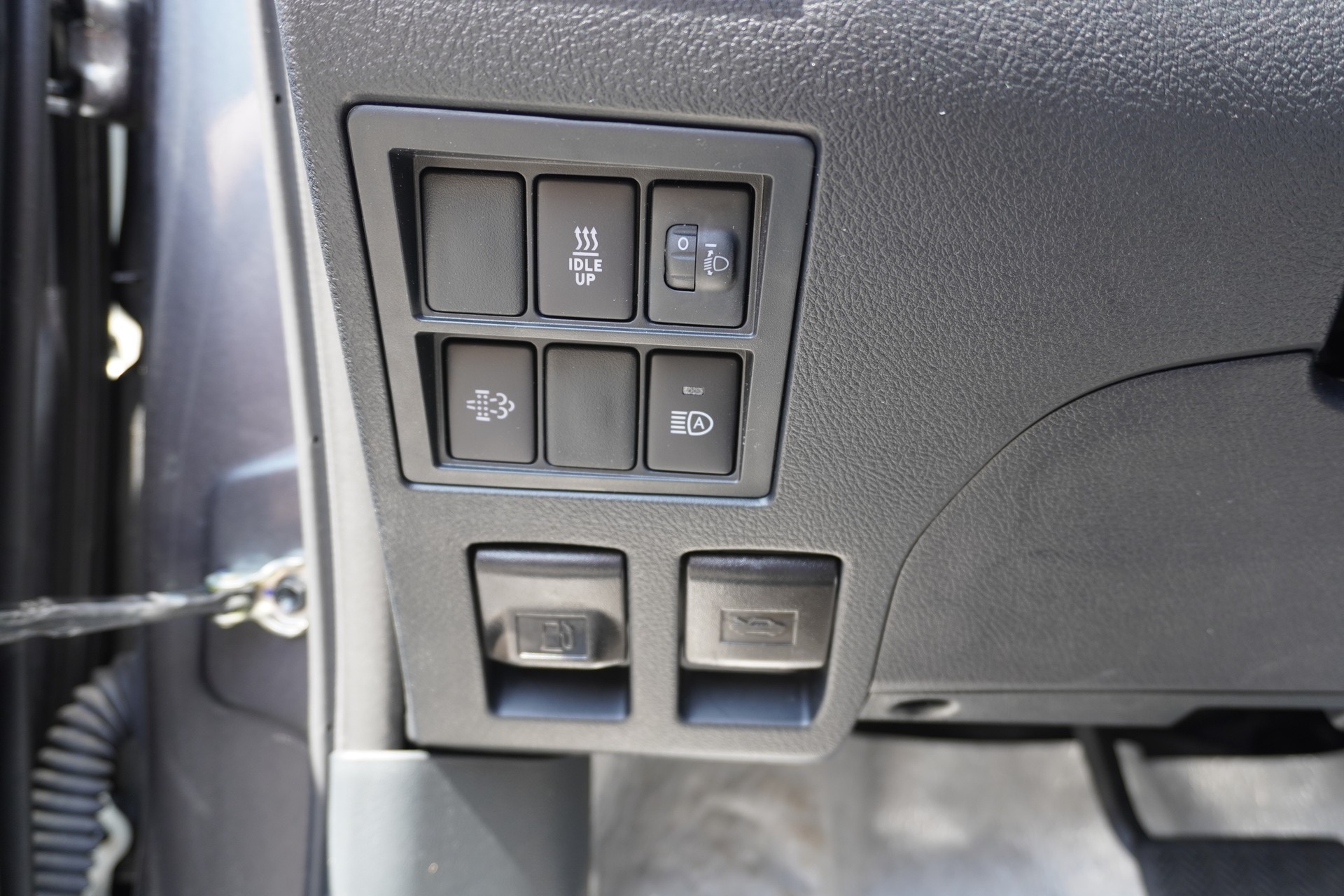 TOYOTA Hilux 2.8d MHEV Style Double Cab 4x4-image-13