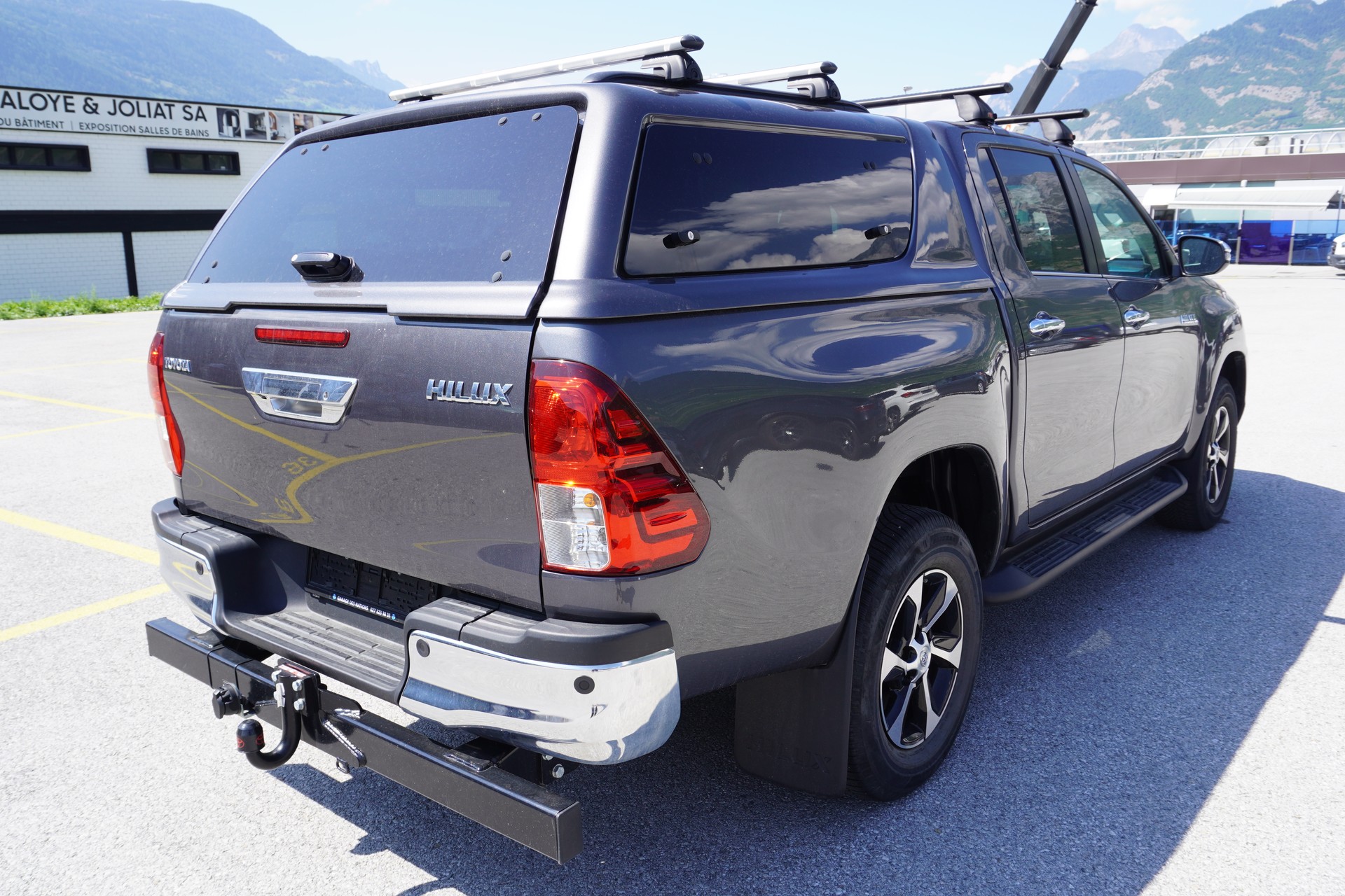 TOYOTA Hilux 2.8d MHEV Style Double Cab 4x4-showroom-element-2