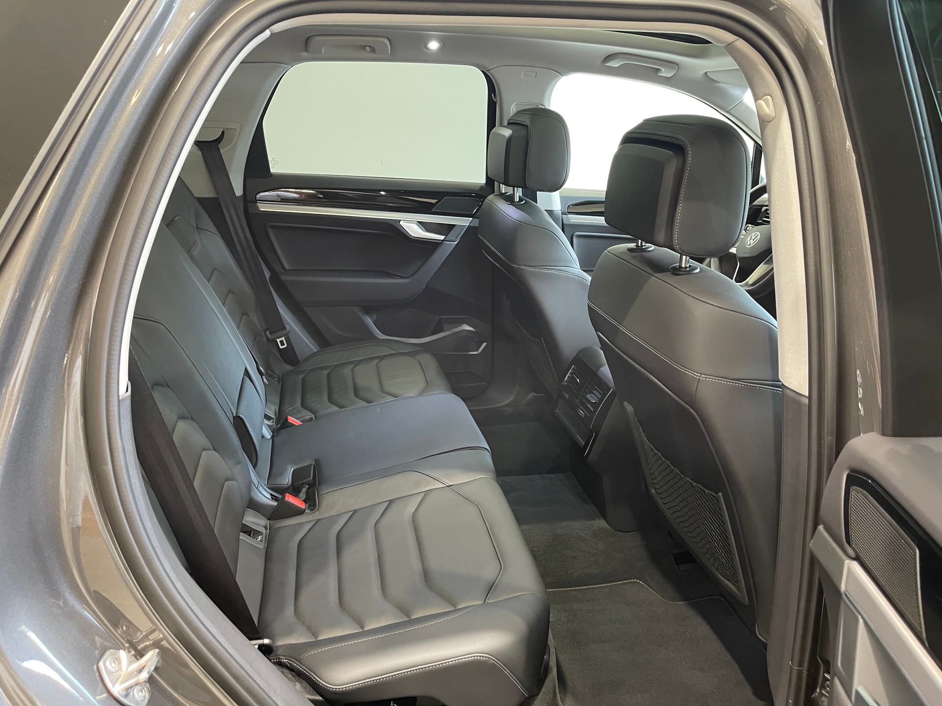VW Touareg 3.0 TDI Elegance Tiptronic-image-14