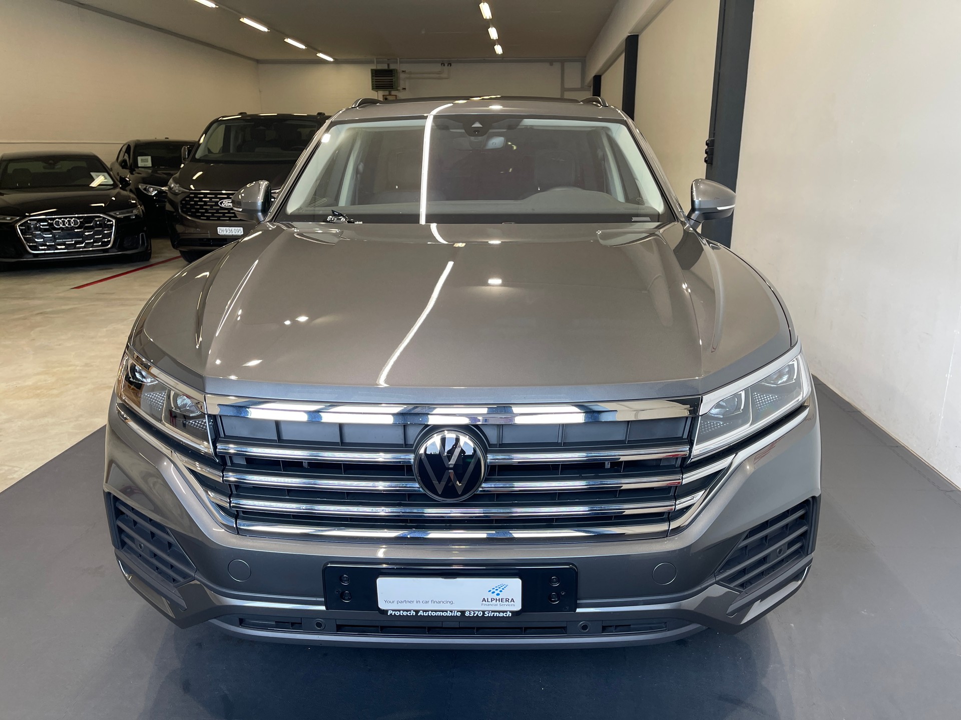 VW Touareg 3.0 TDI Elegance Tiptronic-showroom-element-2