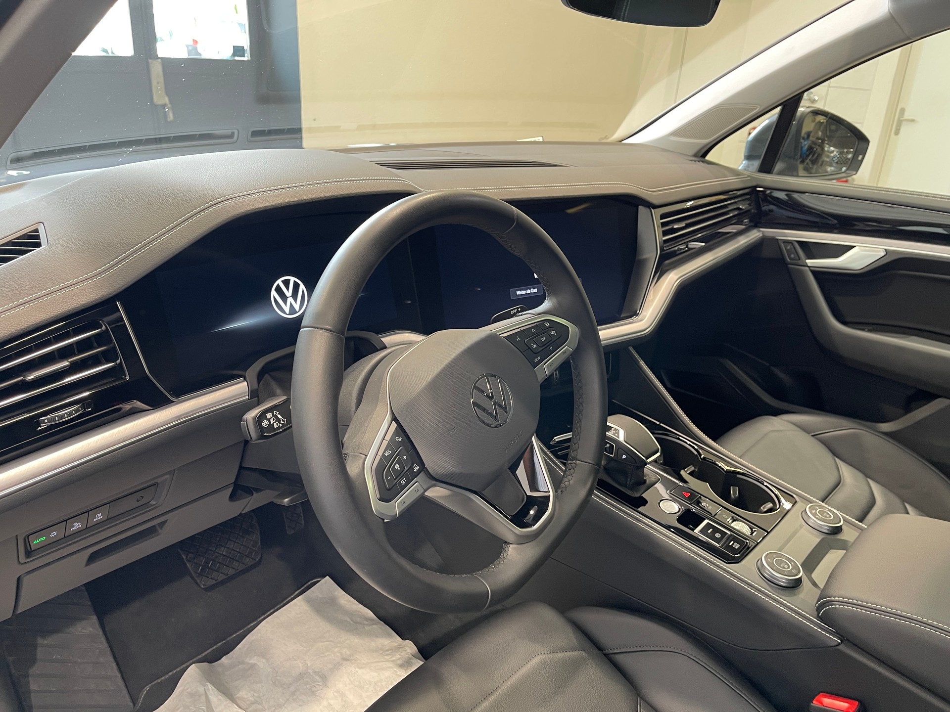 VW Touareg 3.0 TDI Elegance Tiptronic-image-10