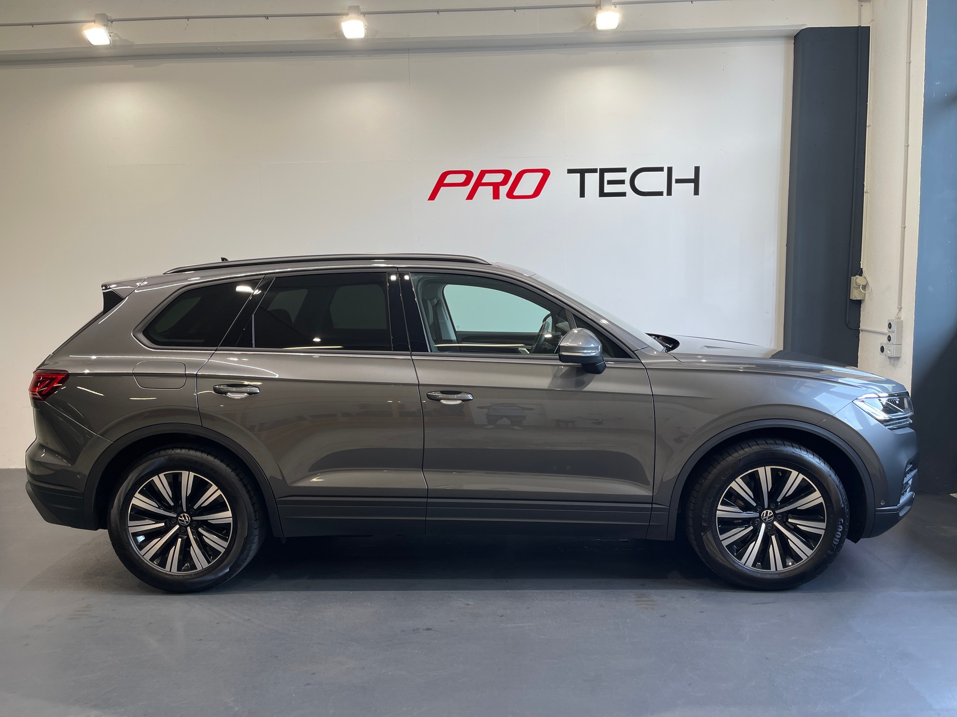 VW Touareg 3.0 TDI Elegance Tiptronic-showroom-element-1
