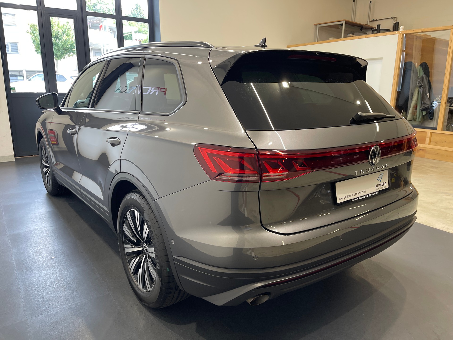 VW Touareg 3.0 TDI Elegance Tiptronic-image-7