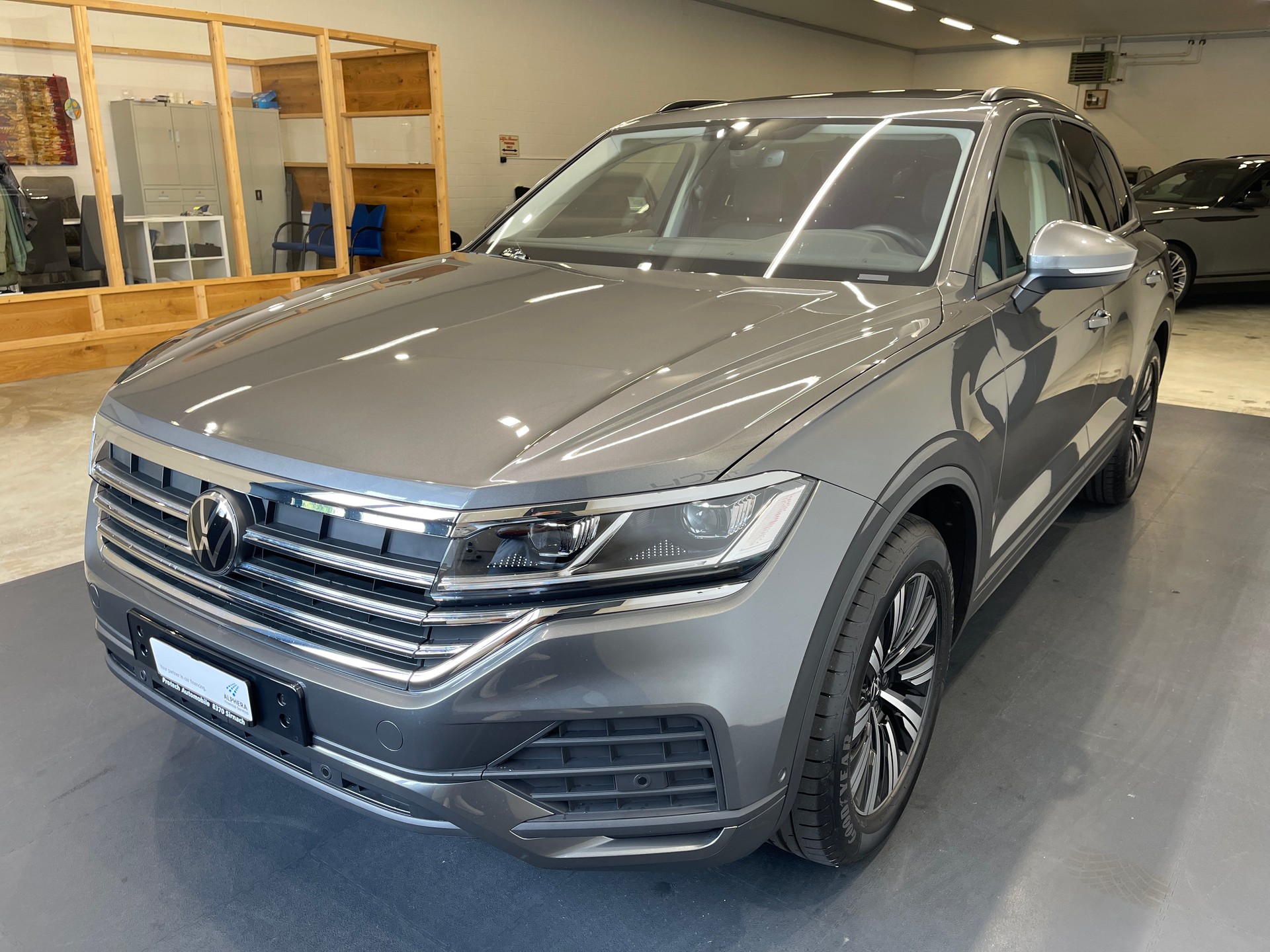 VW Touareg 3.0 TDI Elegance Tiptronic-showroom-element-3