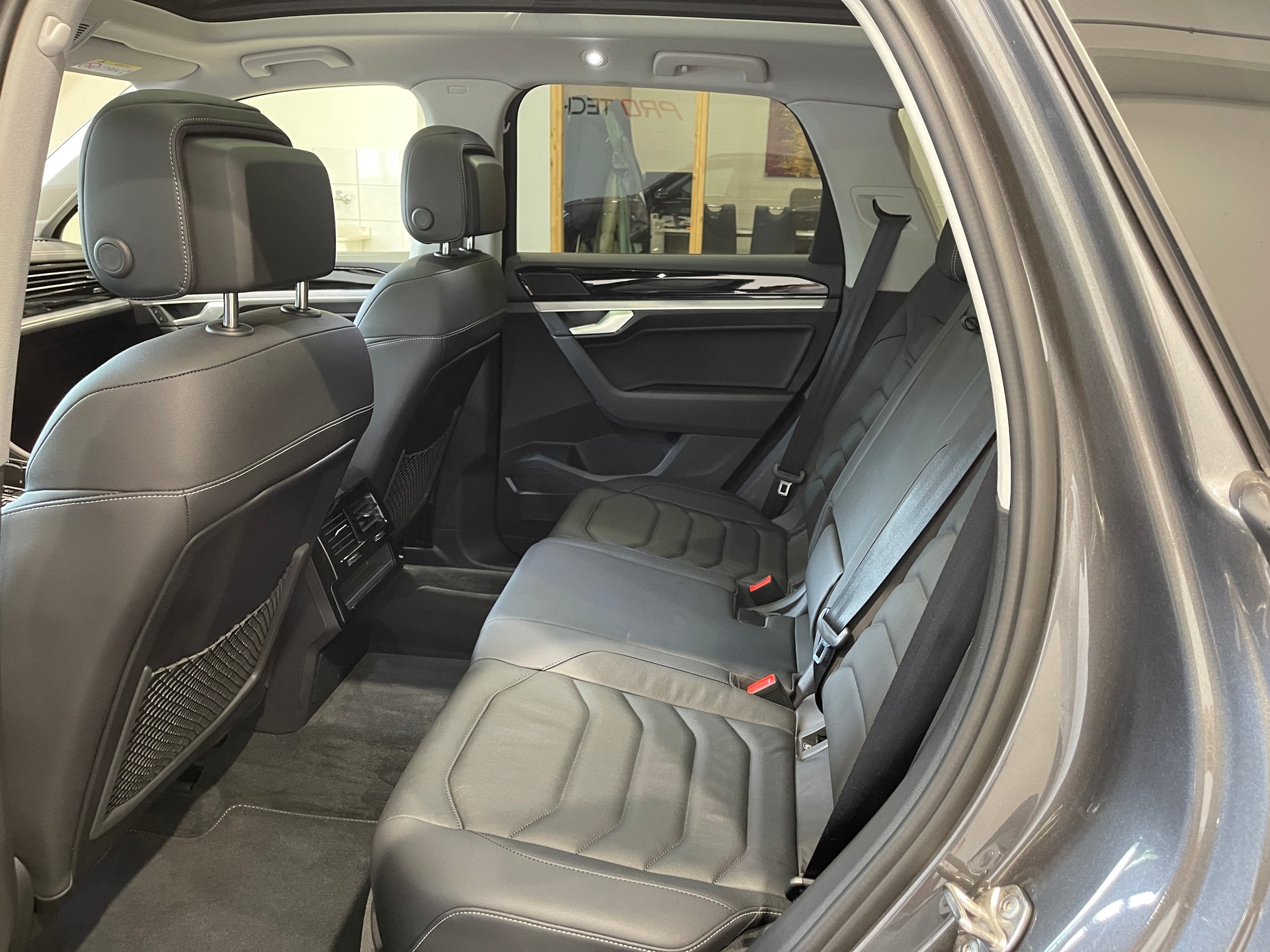 VW Touareg 3.0 TDI Elegance Tiptronic-image-12