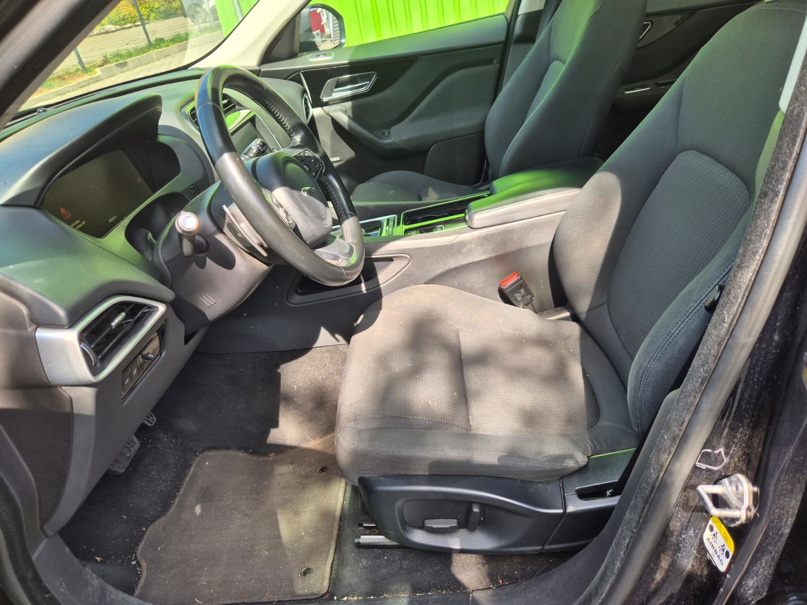 JAGUAR F-Pace 2.0d Pure AWD Automatik-image-12