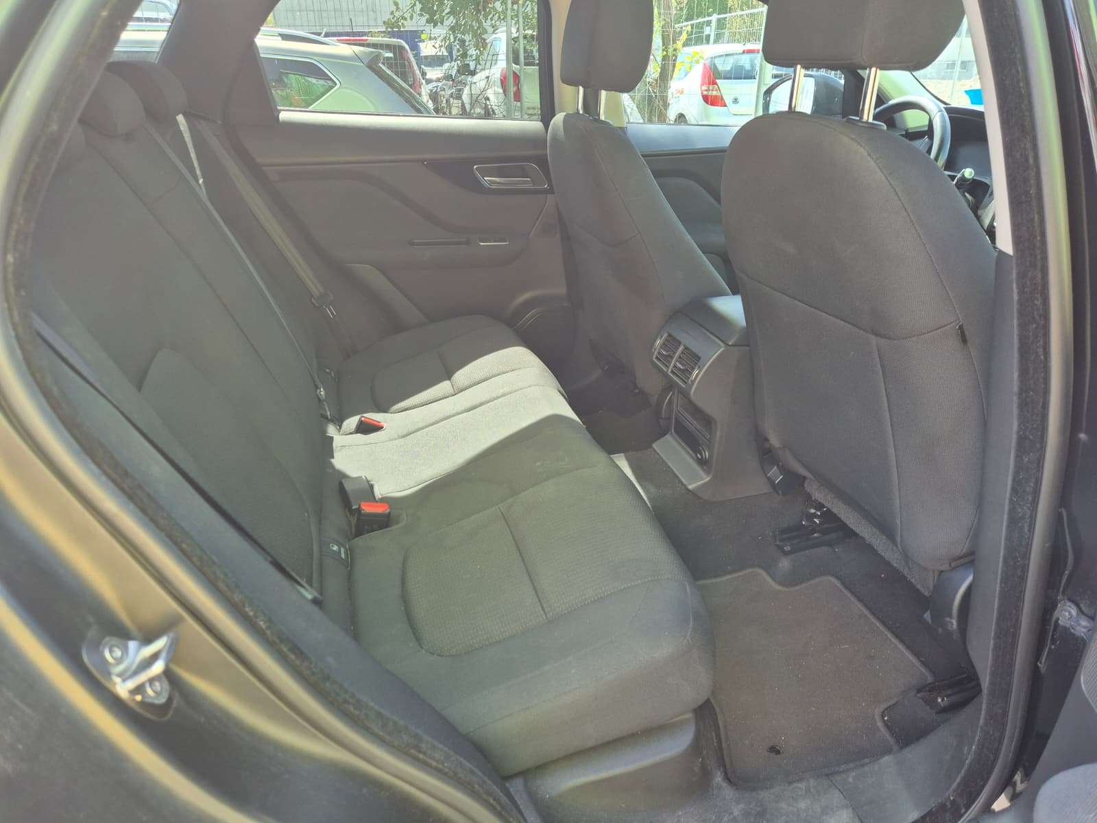 JAGUAR F-Pace 2.0d Pure AWD Automatik-image-8