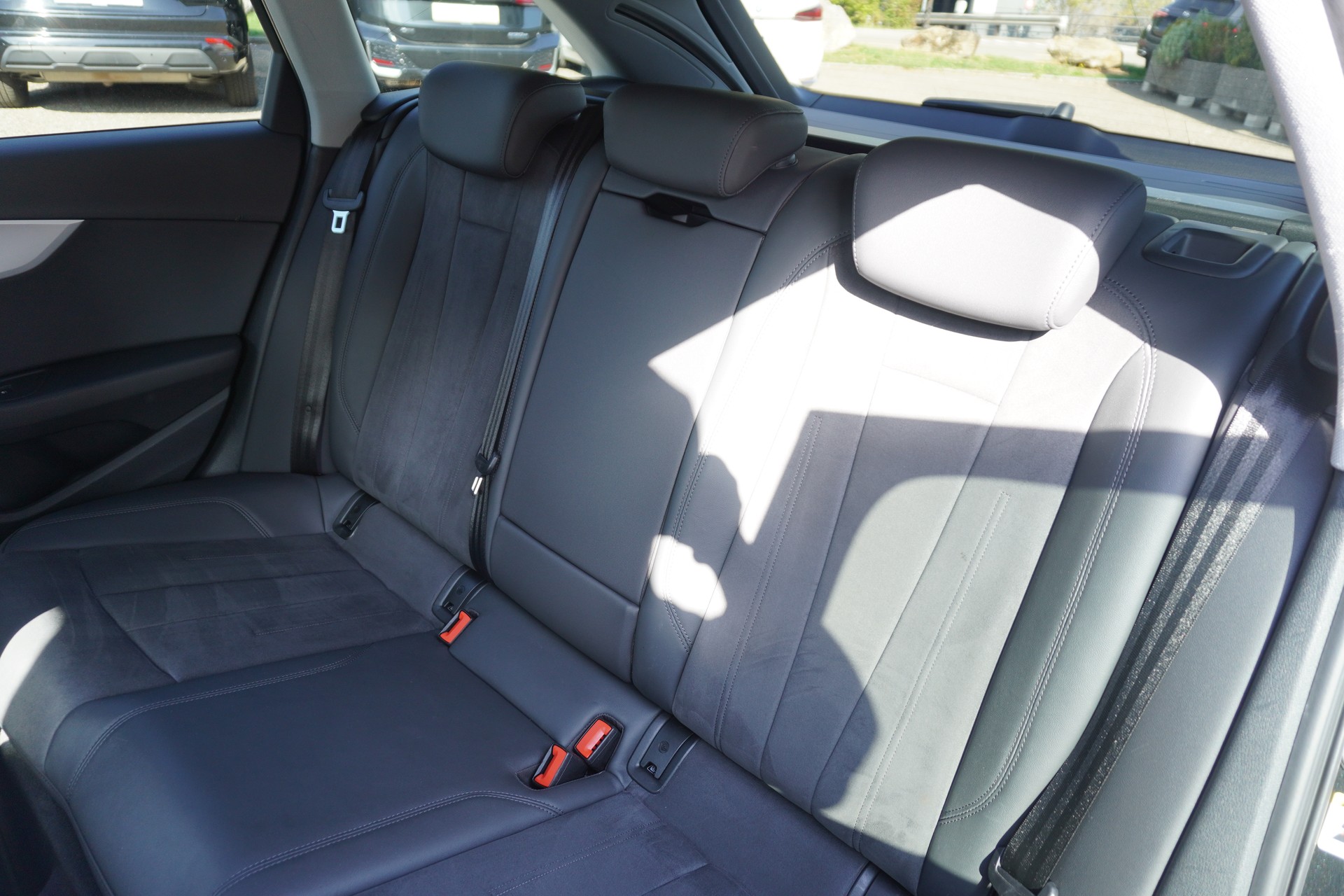 AUDI A4 Avant 40 TDI quattro S-tronic-image-17
