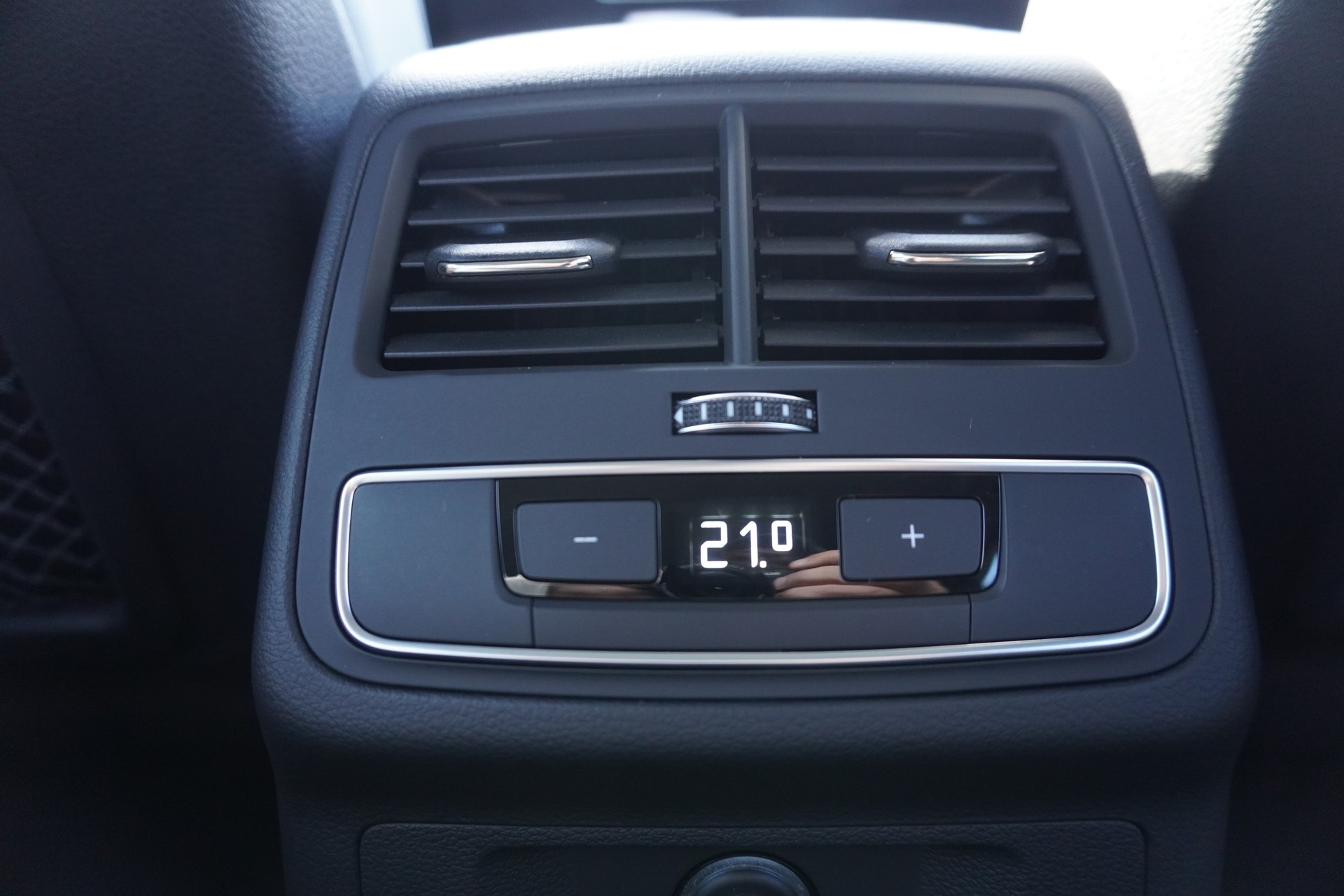 AUDI A4 Avant 40 TDI quattro S-tronic-image-18