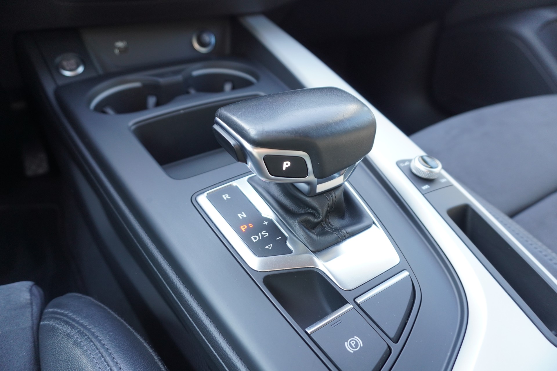 AUDI A4 Avant 40 TDI quattro S-tronic-image-20