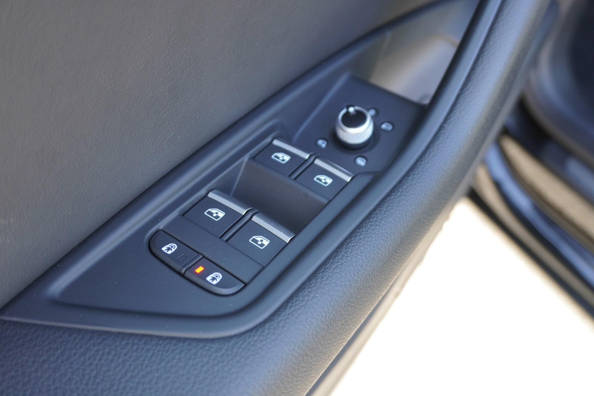 AUDI A4 Avant 40 TDI quattro S-tronic-image-14