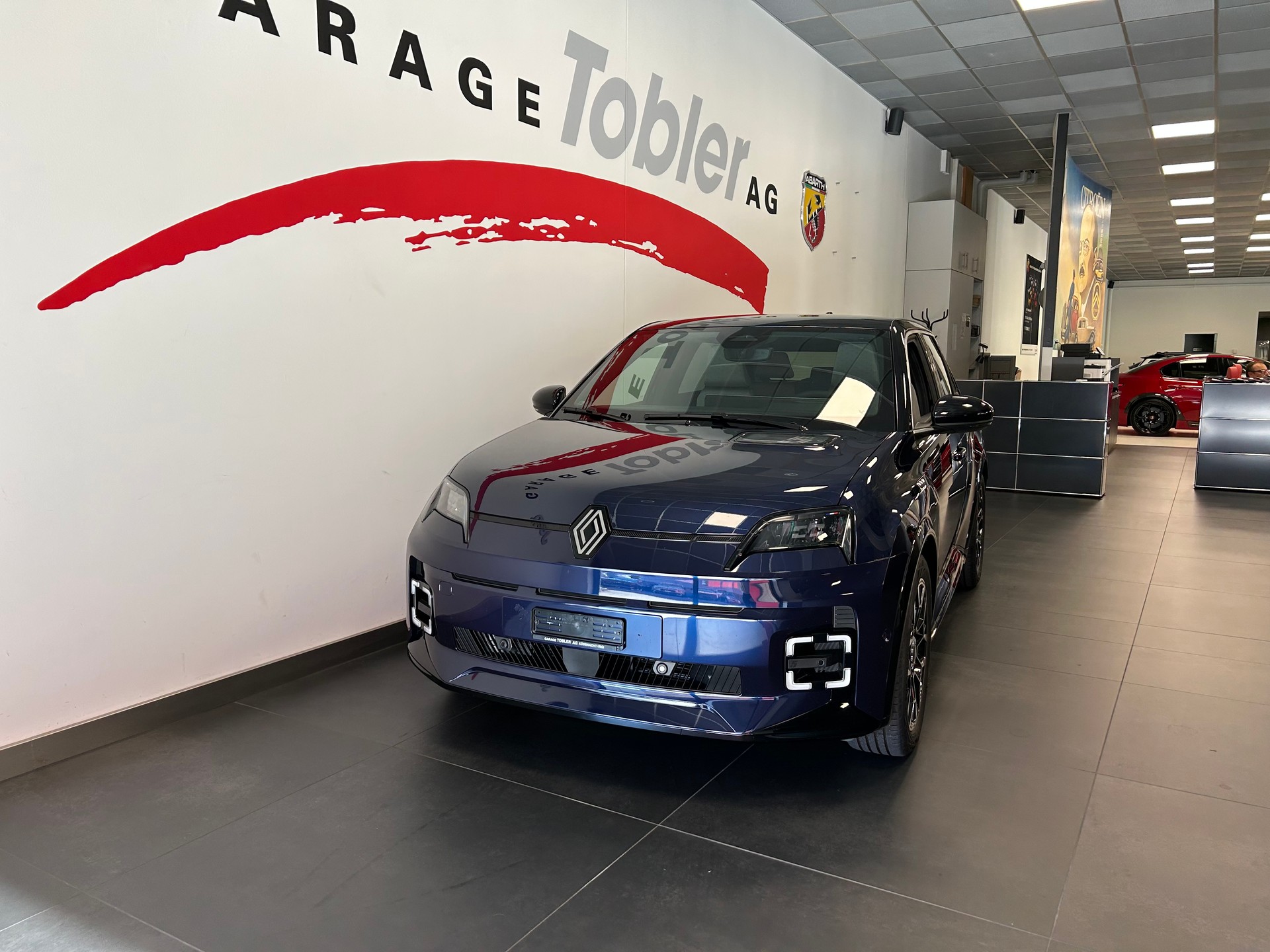 RENAULT R5 E-Tech Comfort Range 52 kWh Roland Garros-showroom-element-3