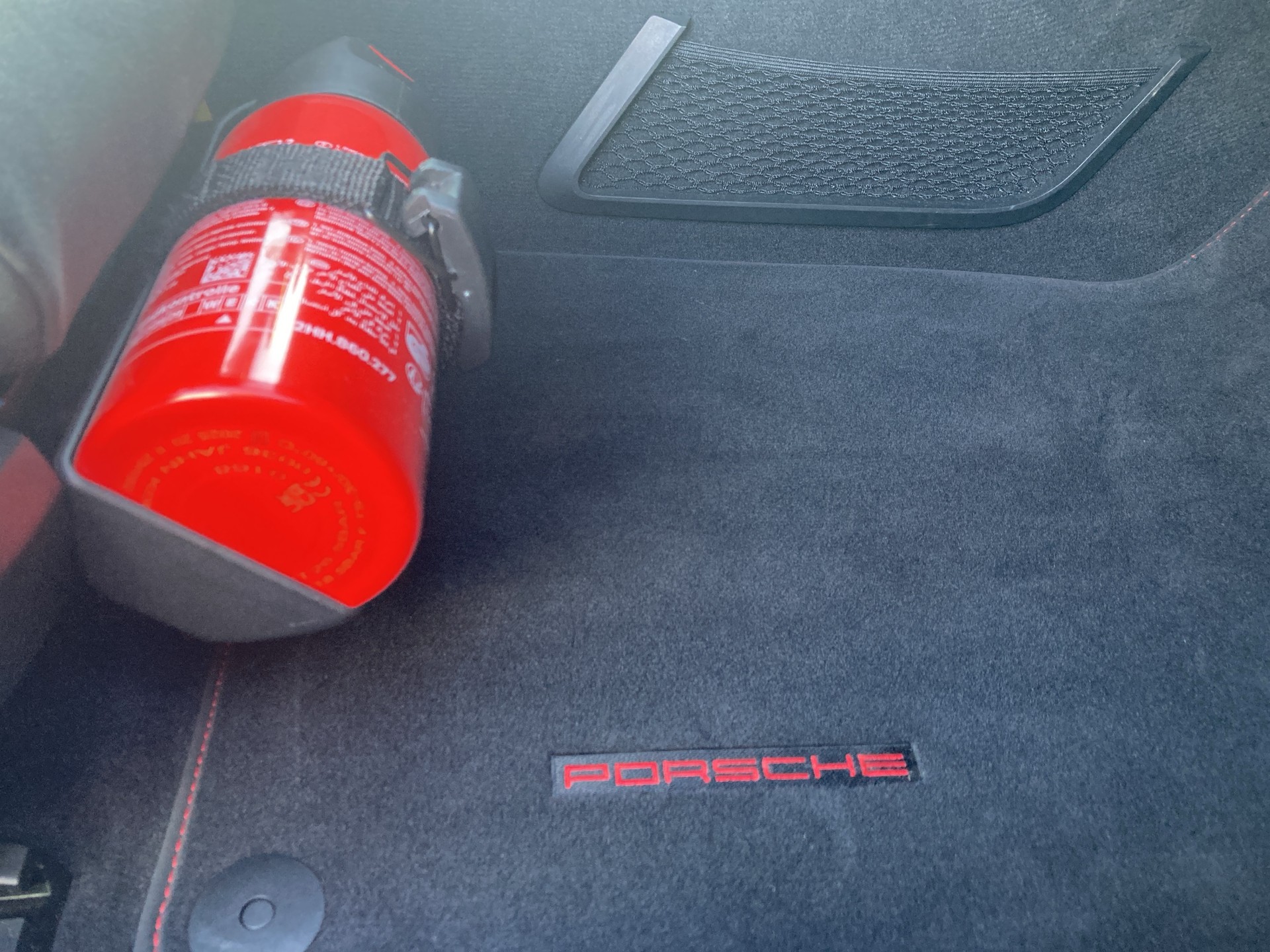 PORSCHE 911 Targa 4 GTS-image-25