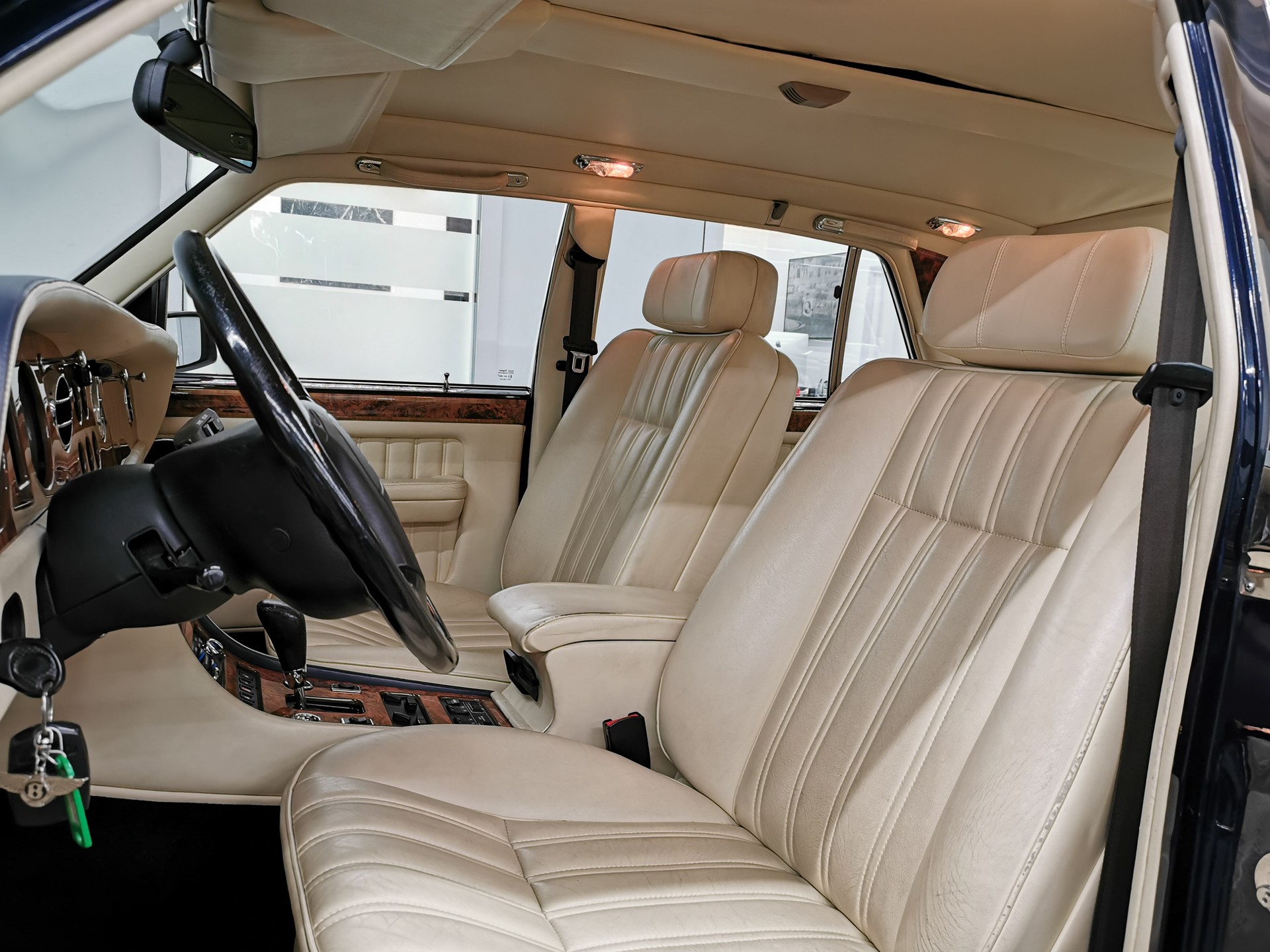 BENTLEY Brooklands "R" Turbo ROYAL BLUE /MAGNOLIA GIORGIO ARMANI SPEC 305 PS EINER VON 200 STÜCK-image-11