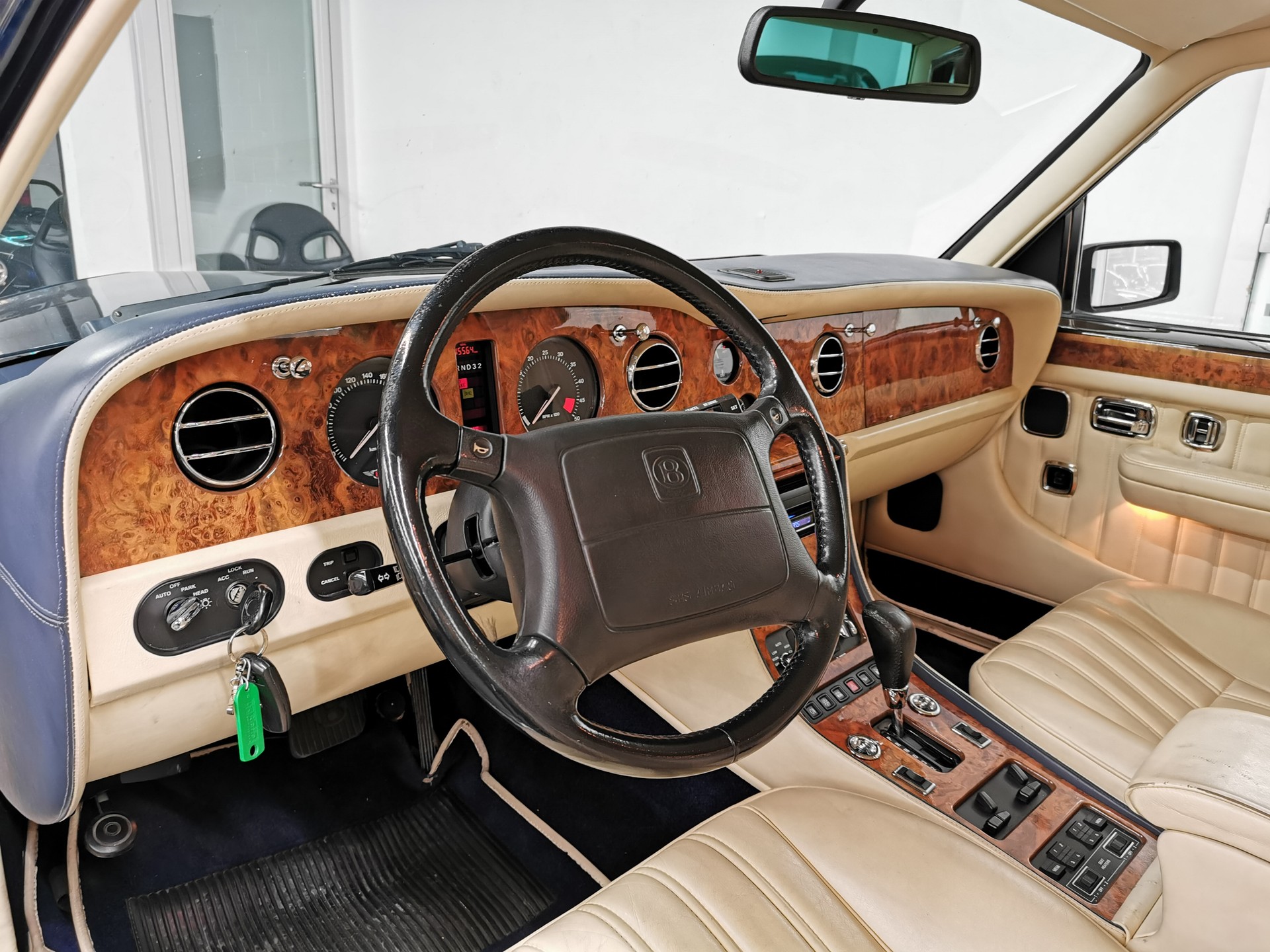BENTLEY Brooklands "R" Turbo ROYAL BLUE /MAGNOLIA GIORGIO ARMANI SPEC 305 PS EINER VON 200 STÜCK-image-4