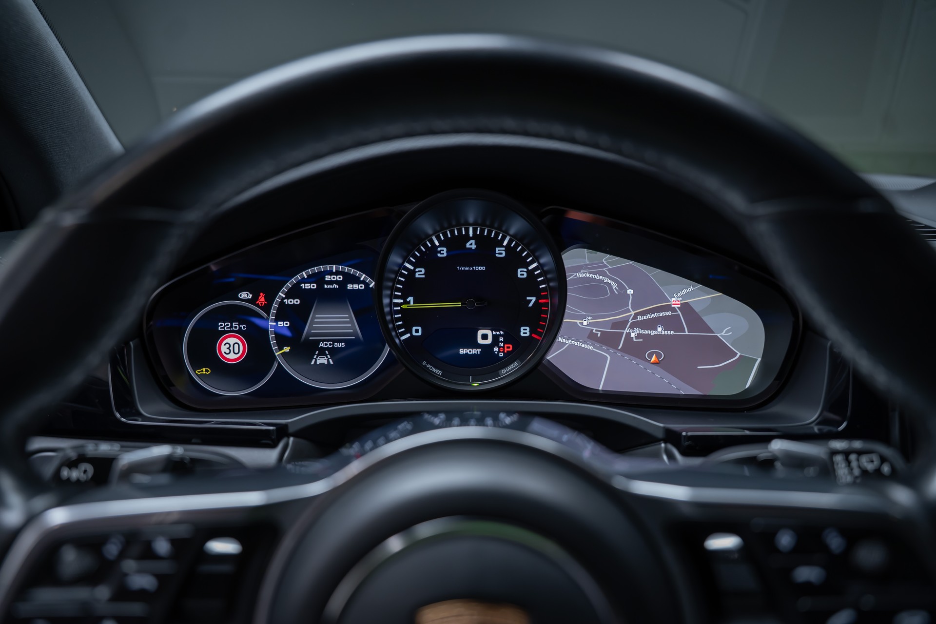 PORSCHE Cayenne 3.0 V6 E-Hybrid / CH-Fahrzeug / Sport-Chrono / Panorama-Schiebedach-image-33