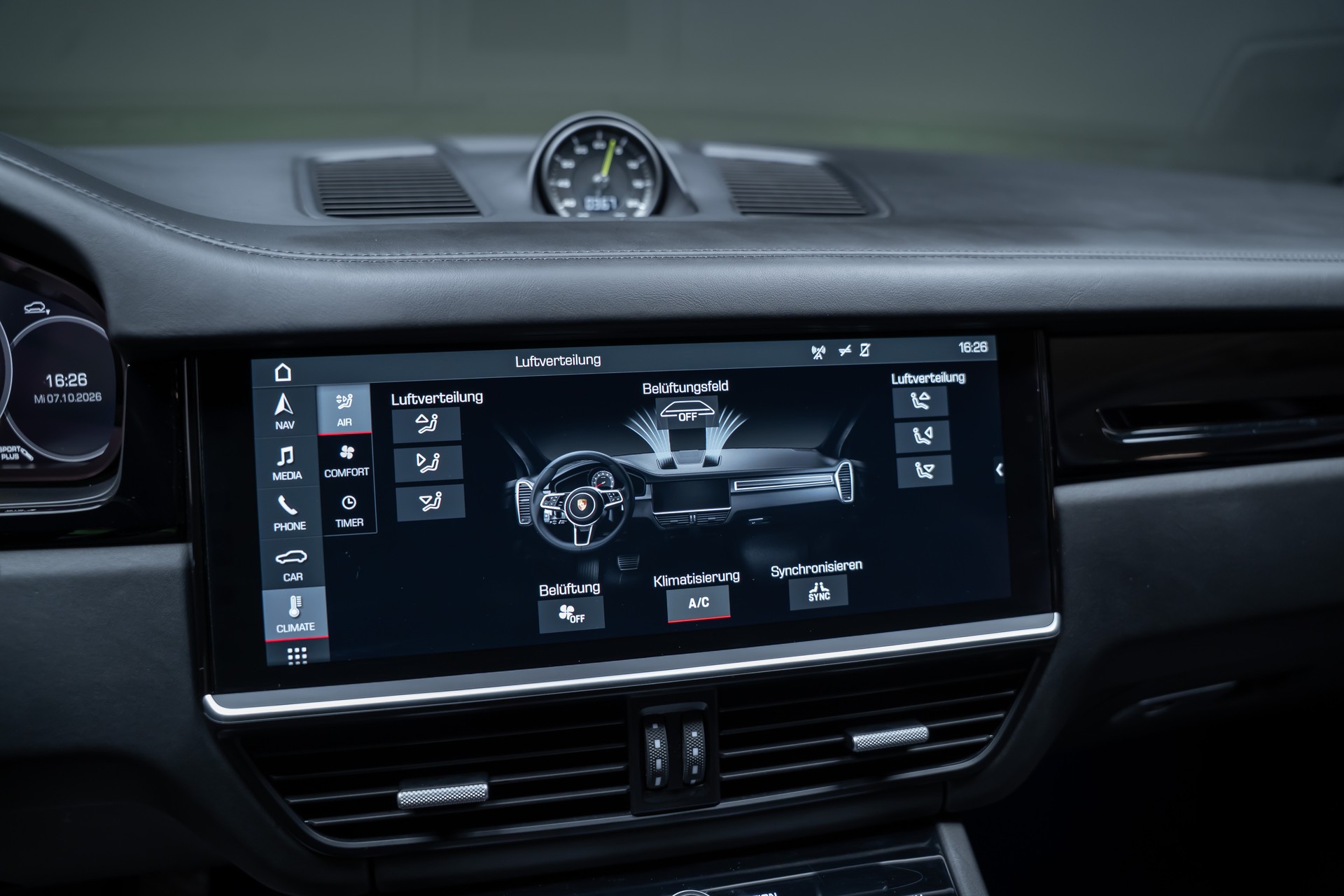 PORSCHE Cayenne 3.0 V6 E-Hybrid / CH-Fahrzeug / Sport-Chrono / Panorama-Schiebedach-image-32