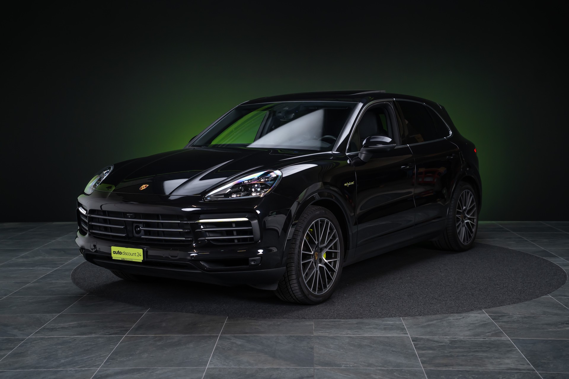 PORSCHE Cayenne 3.0 V6 E-Hybrid / CH-Fahrzeug / Sport-Chrono / Panorama-Schiebedach