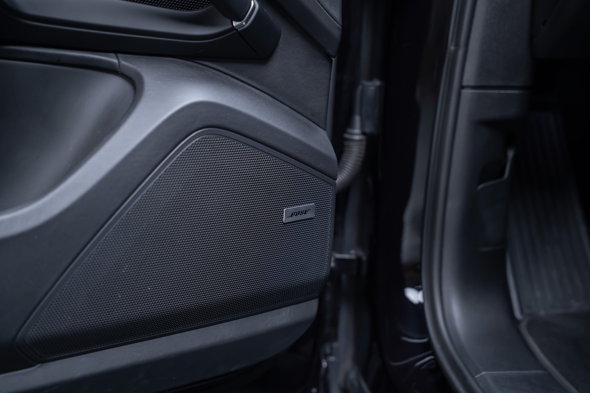 PORSCHE Cayenne 3.0 V6 E-Hybrid / CH-Fahrzeug / Sport-Chrono / Panorama-Schiebedach-image-13
