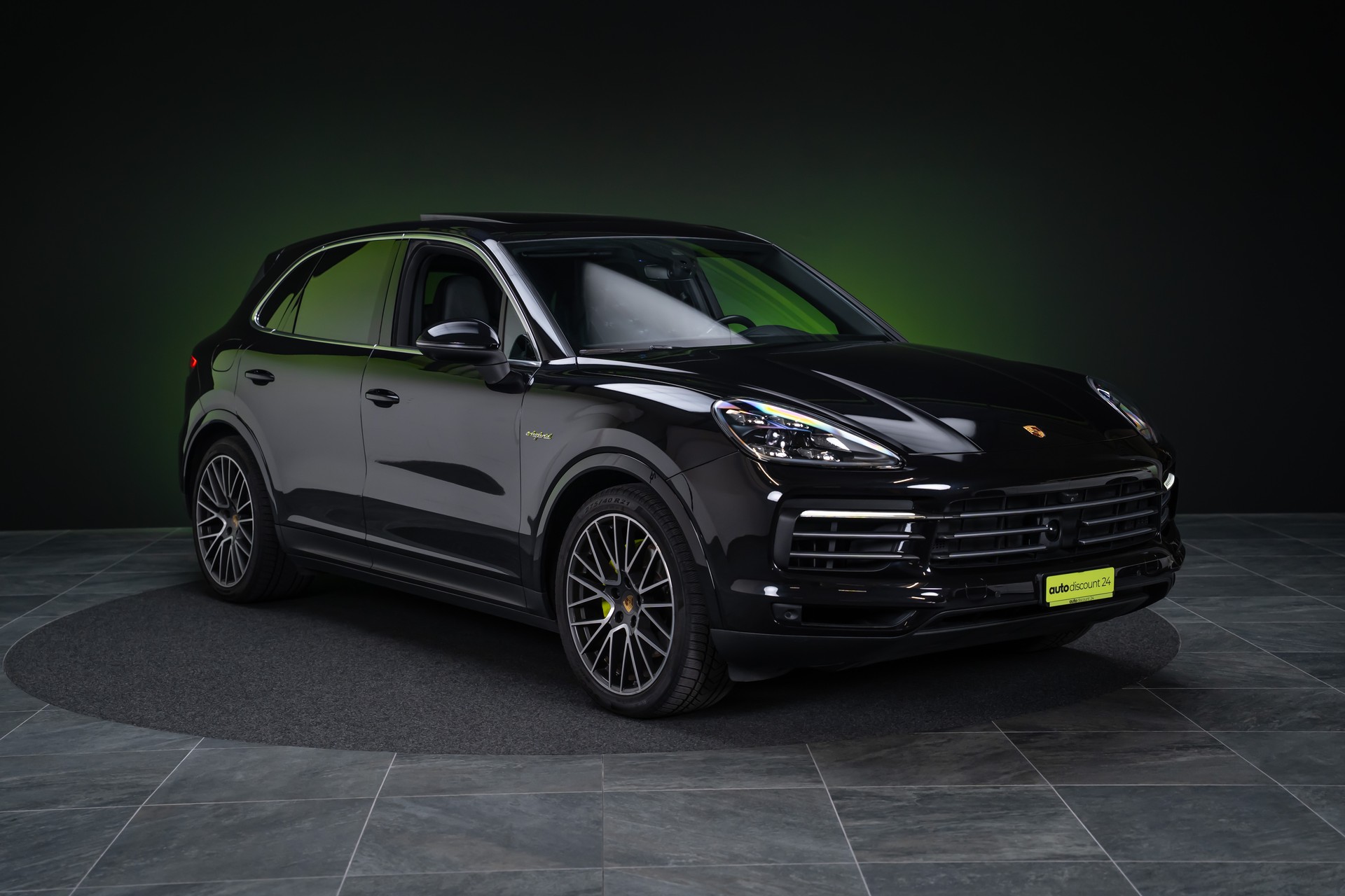PORSCHE Cayenne 3.0 V6 E-Hybrid / CH-Fahrzeug / Sport-Chrono / Panorama-Schiebedach-showroom-element-2