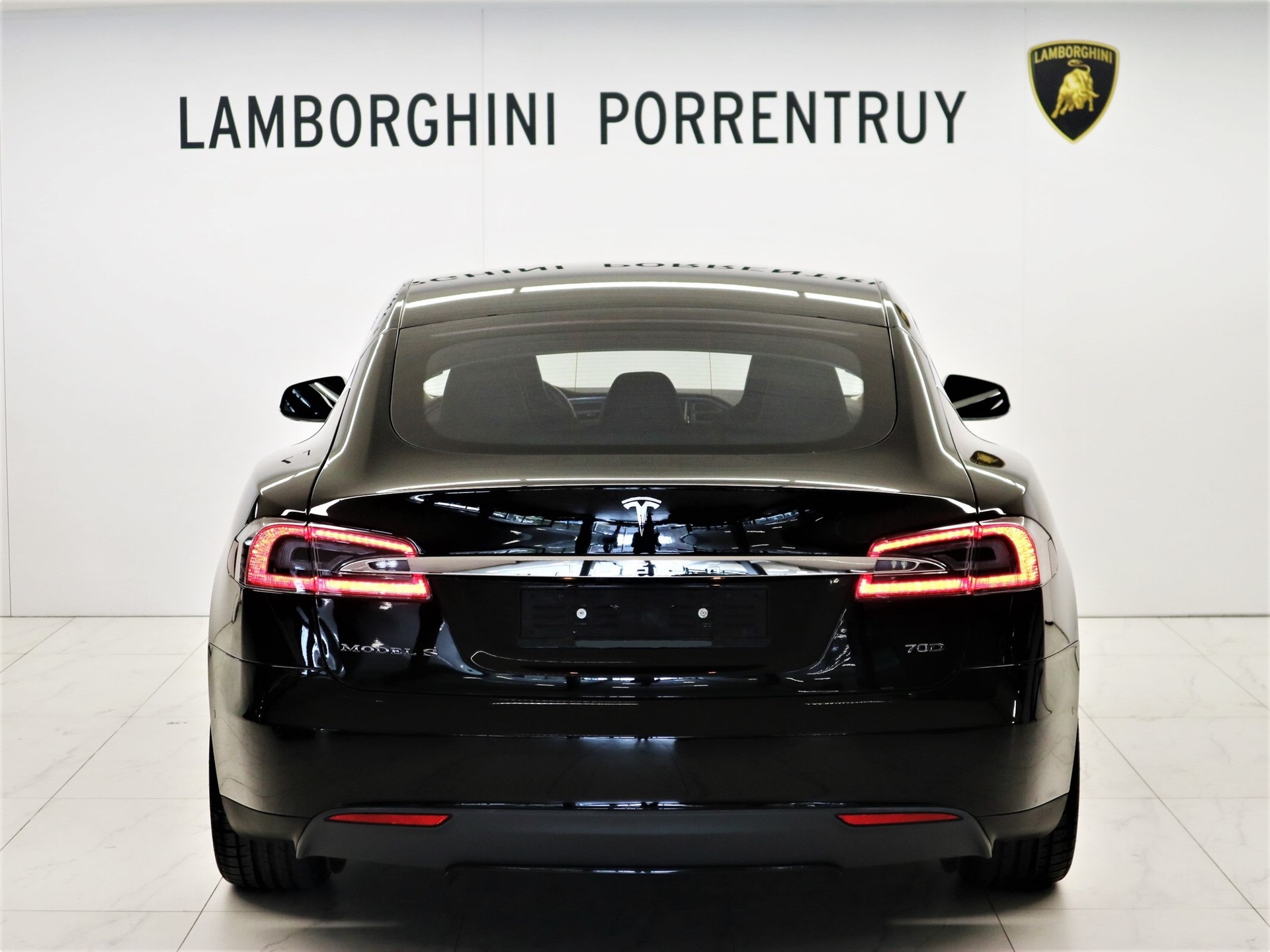 TESLA Model S 70 D-image-3