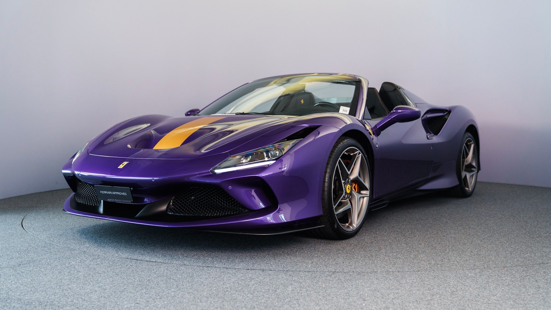 FERRARI F8 Spider-showroom-element-2
