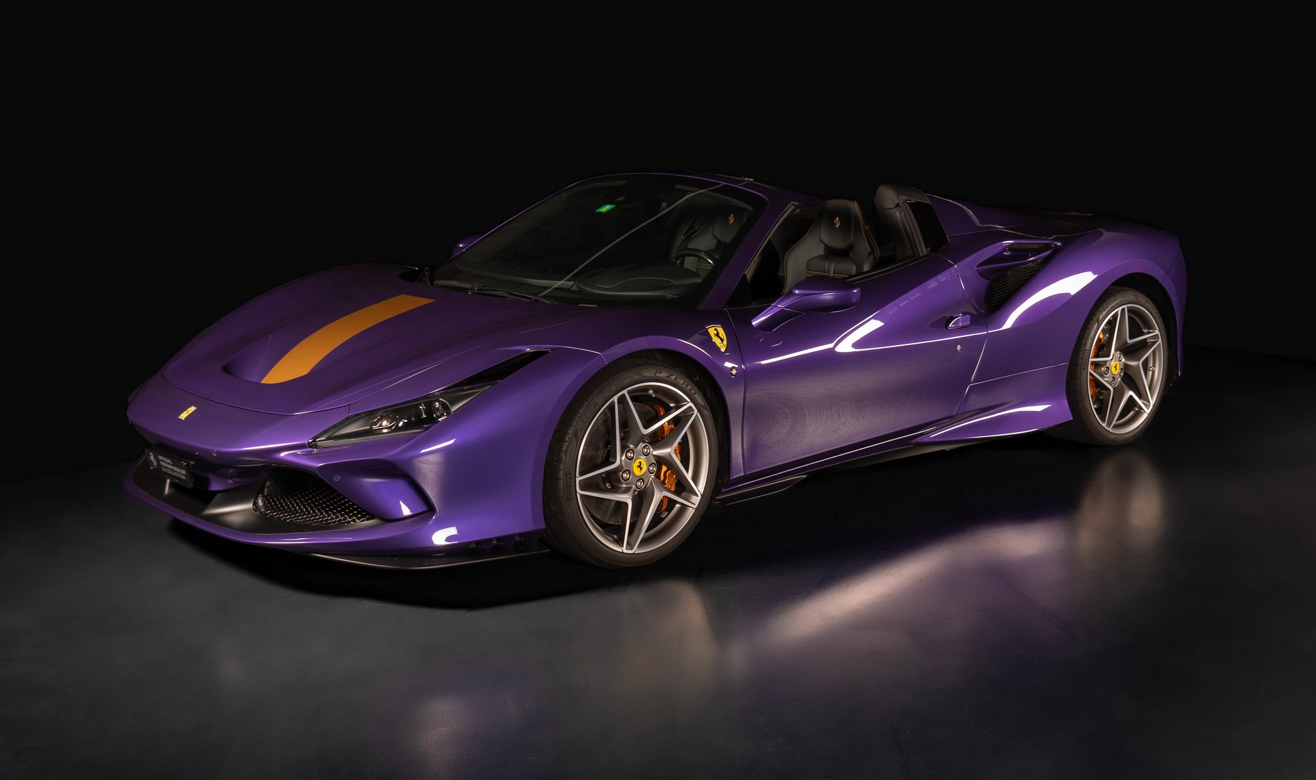 FERRARI F8 Spider-showroom-element-1