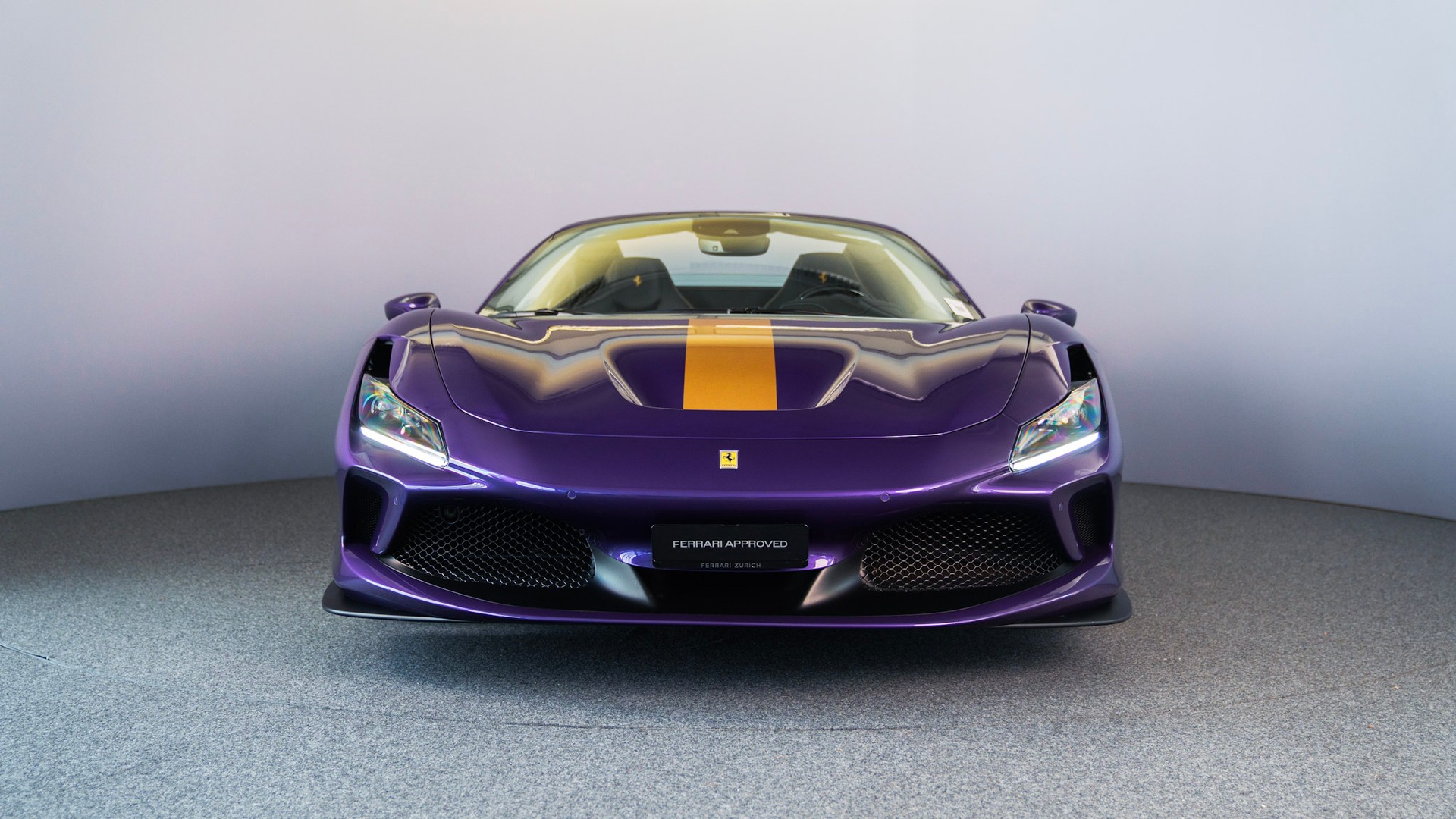 FERRARI F8 Spider-showroom-element-1
