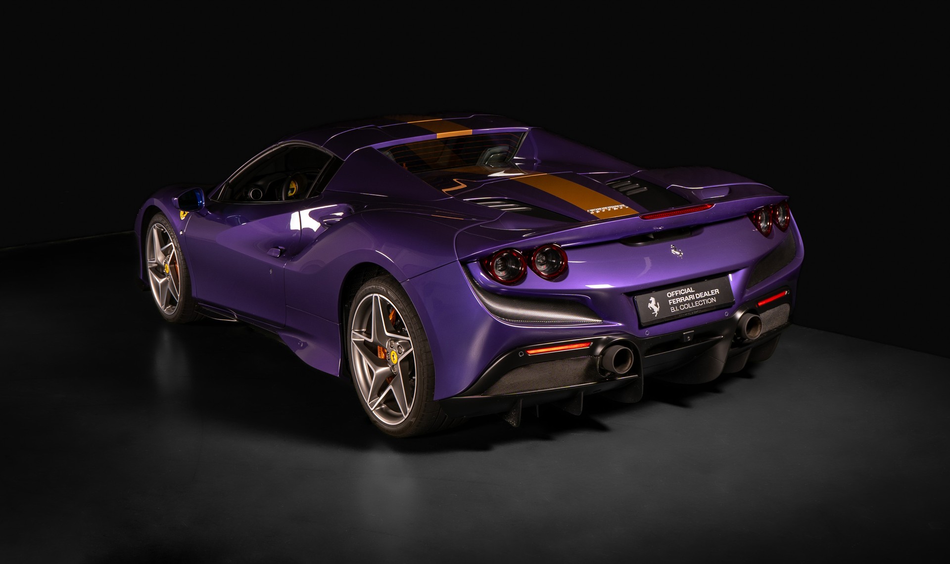 FERRARI F8 Spider-showroom-element-3