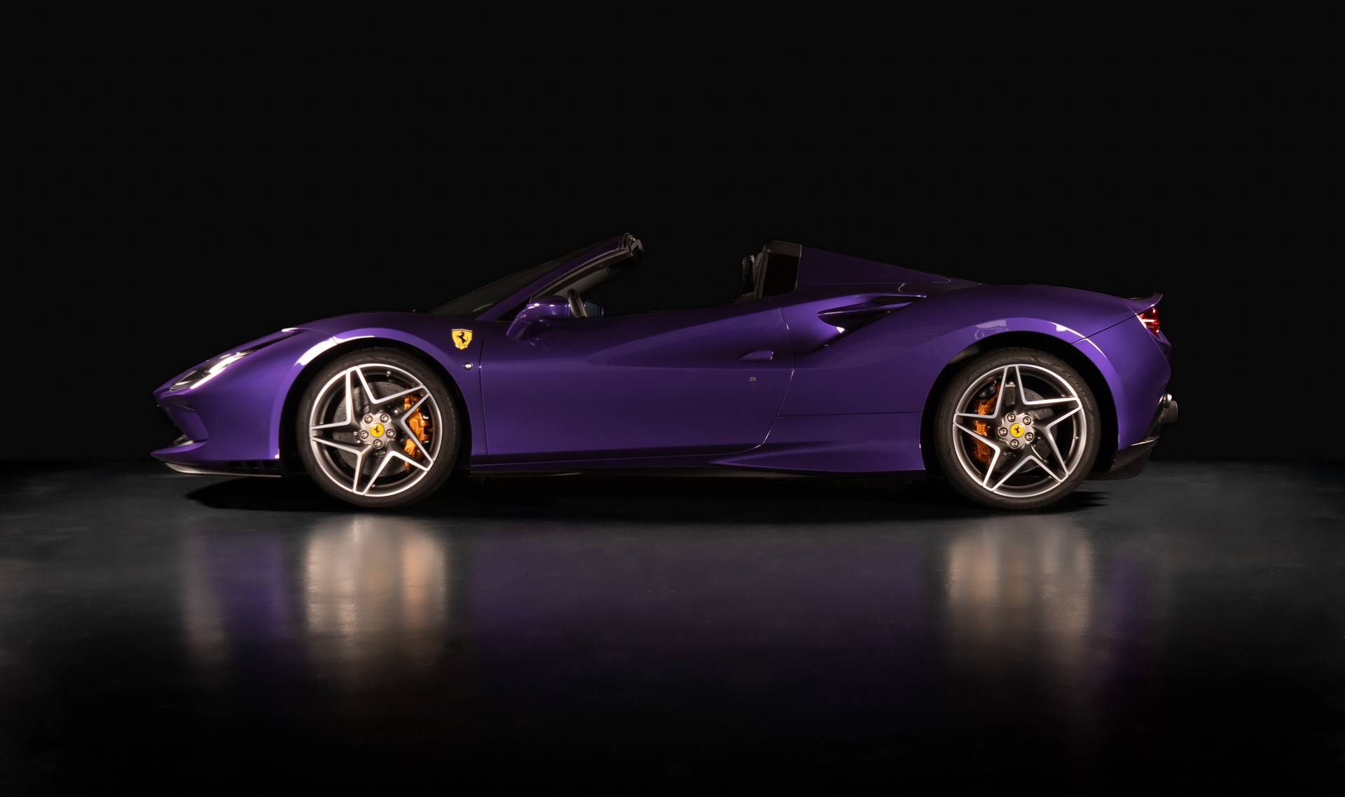 FERRARI F8 Spider-showroom-element-2